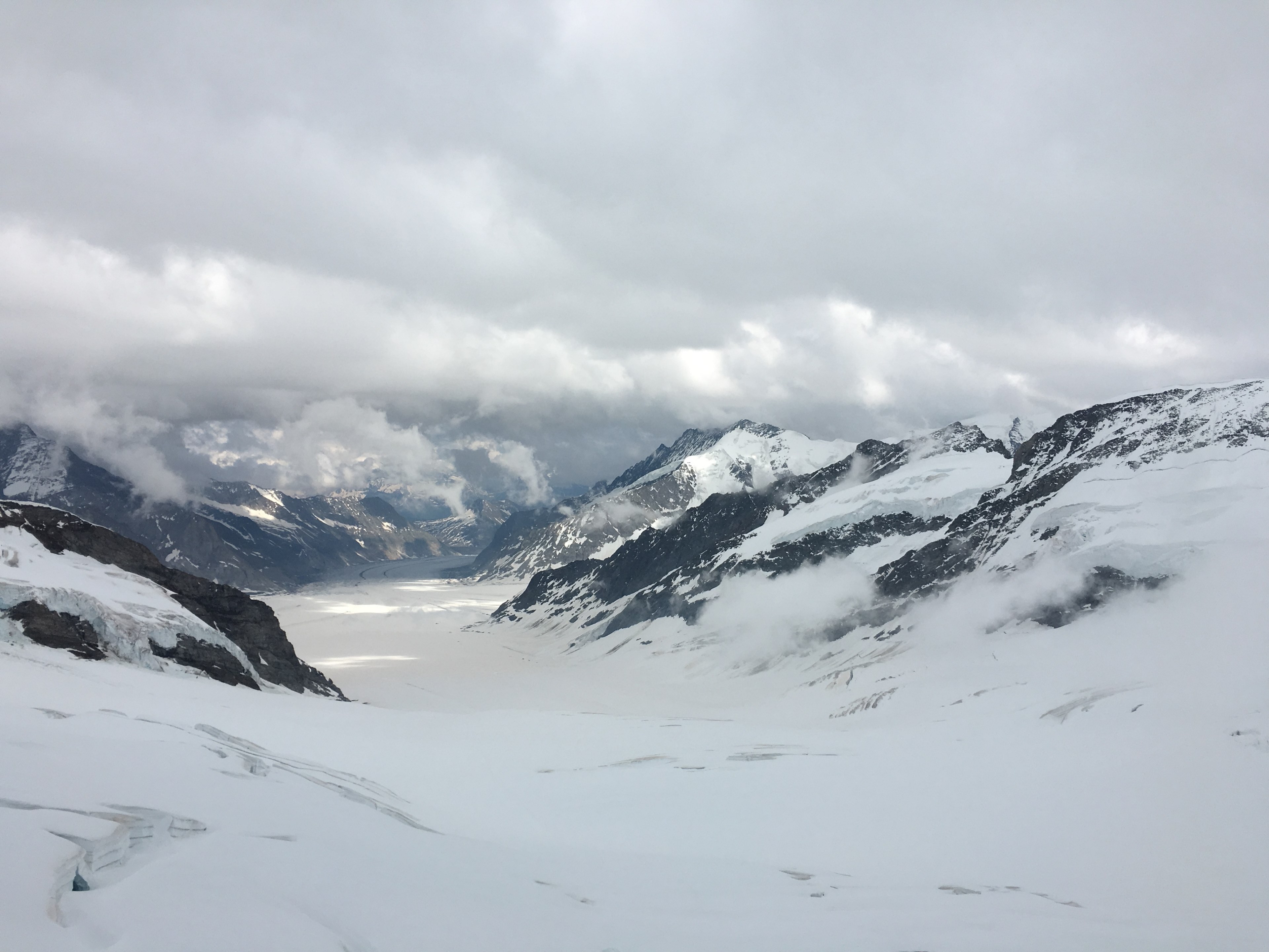 snowy mountain ridge on a cloudy winter day, clouds over a snowy mountain pass 4k, HD Wallpaper