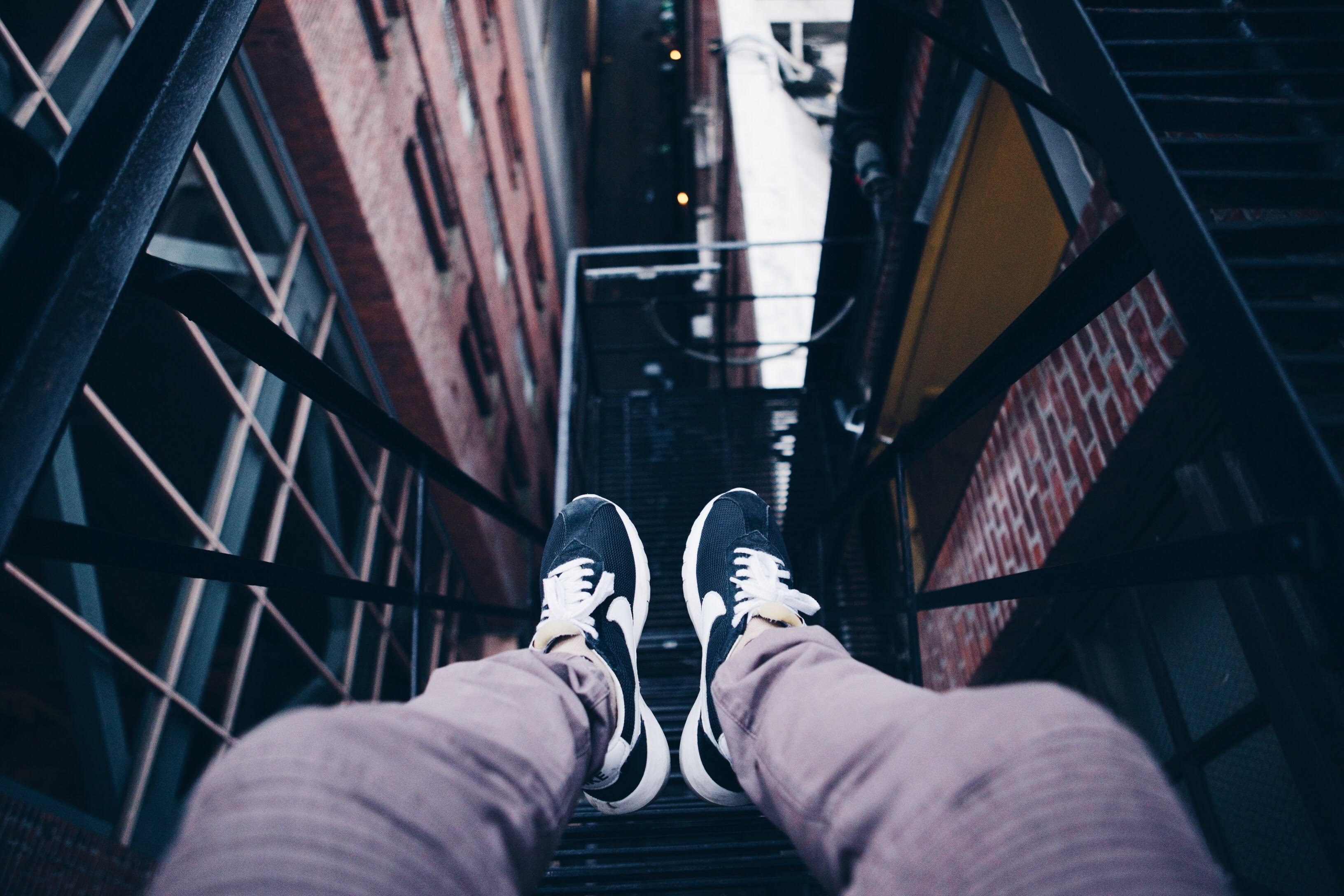 shoe leg building and male 4k, HD Wallpaper