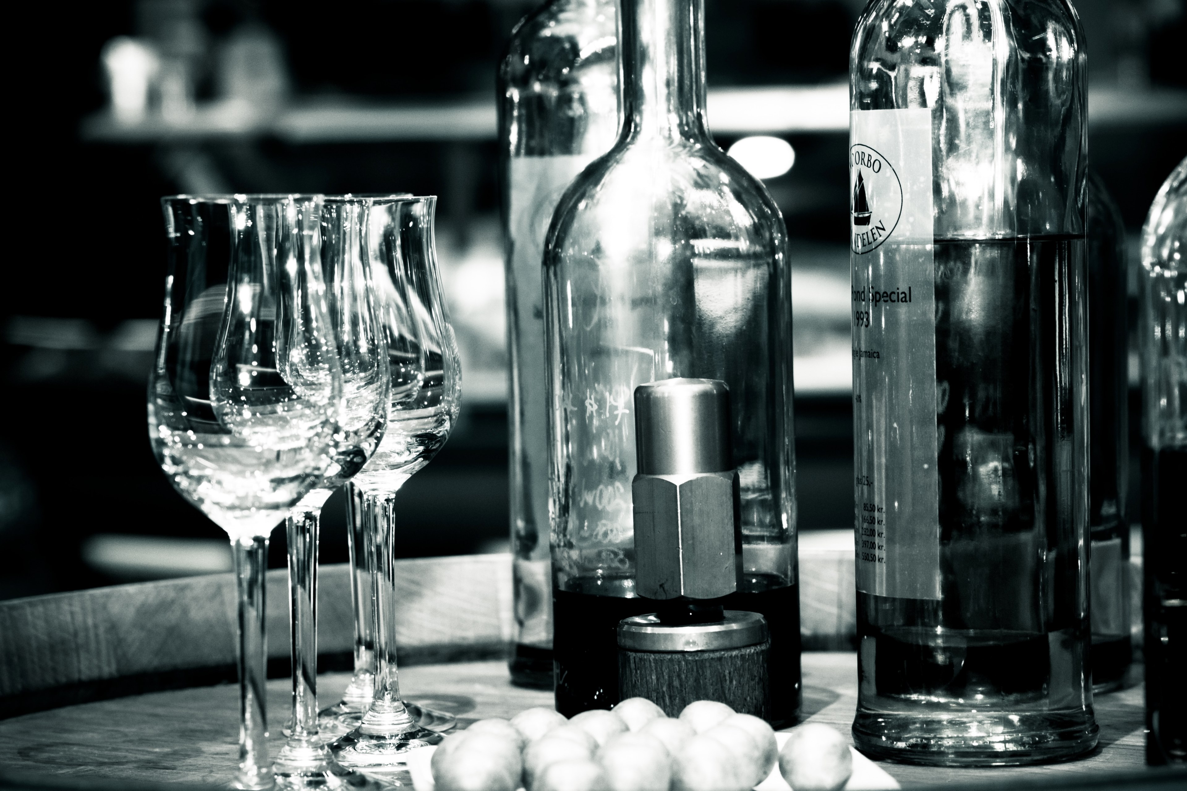 glass pour close and wedding 4k, HD Wallpaper
