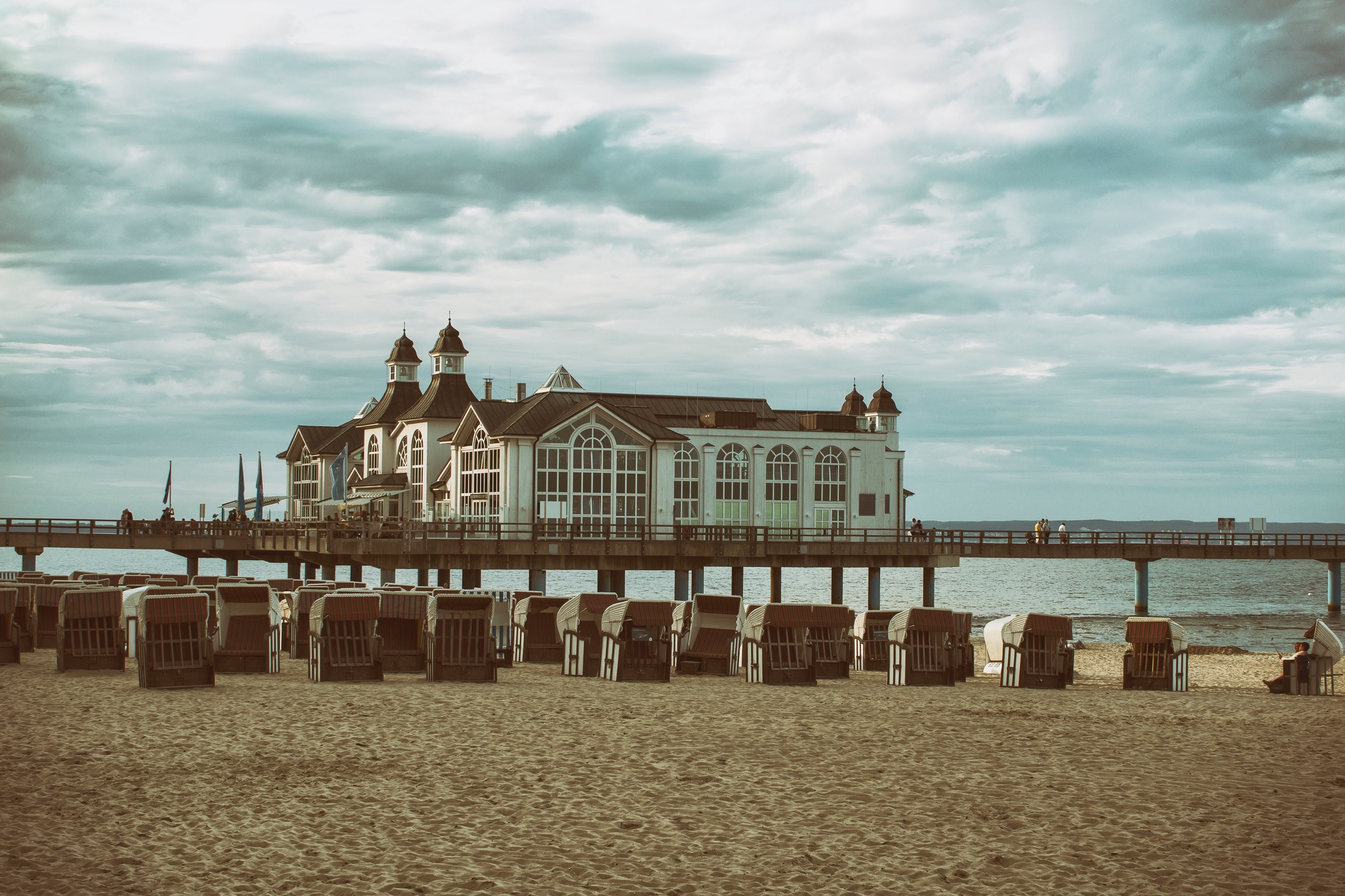 restaurant end cloudy and storm 4k, HD Wallpaper