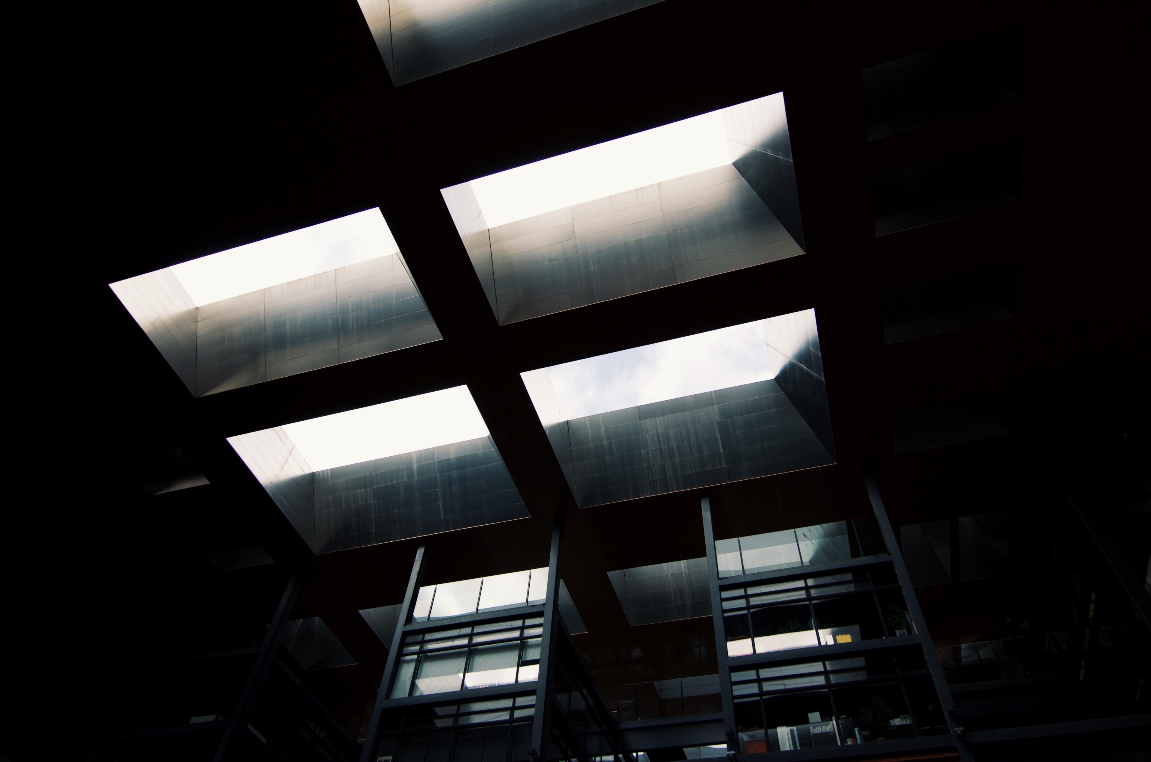 skylight window from below in dark industrial room at museo nacional centro de arte reina sofa, black building architecture 4k, HD Wallpaper
