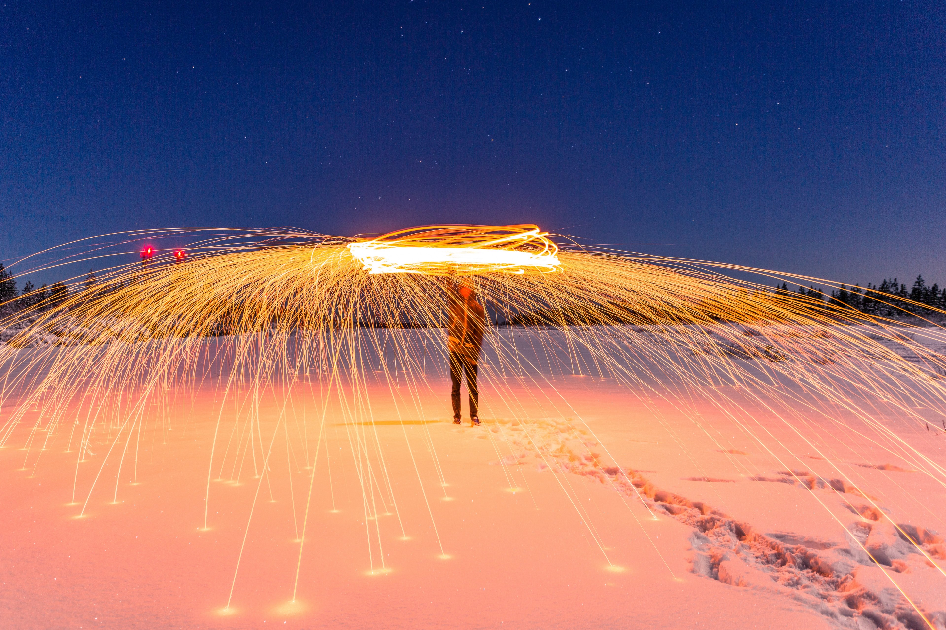 light painting night light and sparkler 4k, HD Wallpaper