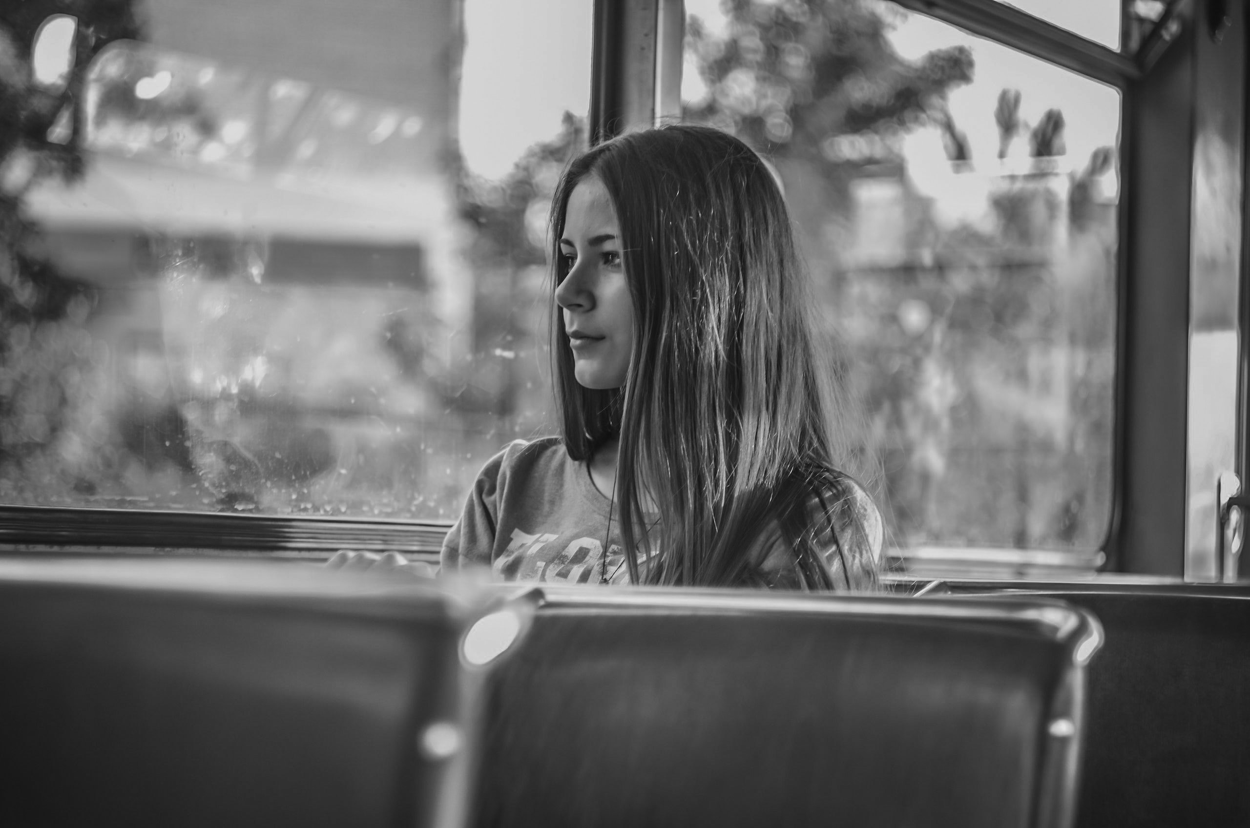 person cute glamour and alone 4k, HD Wallpaper