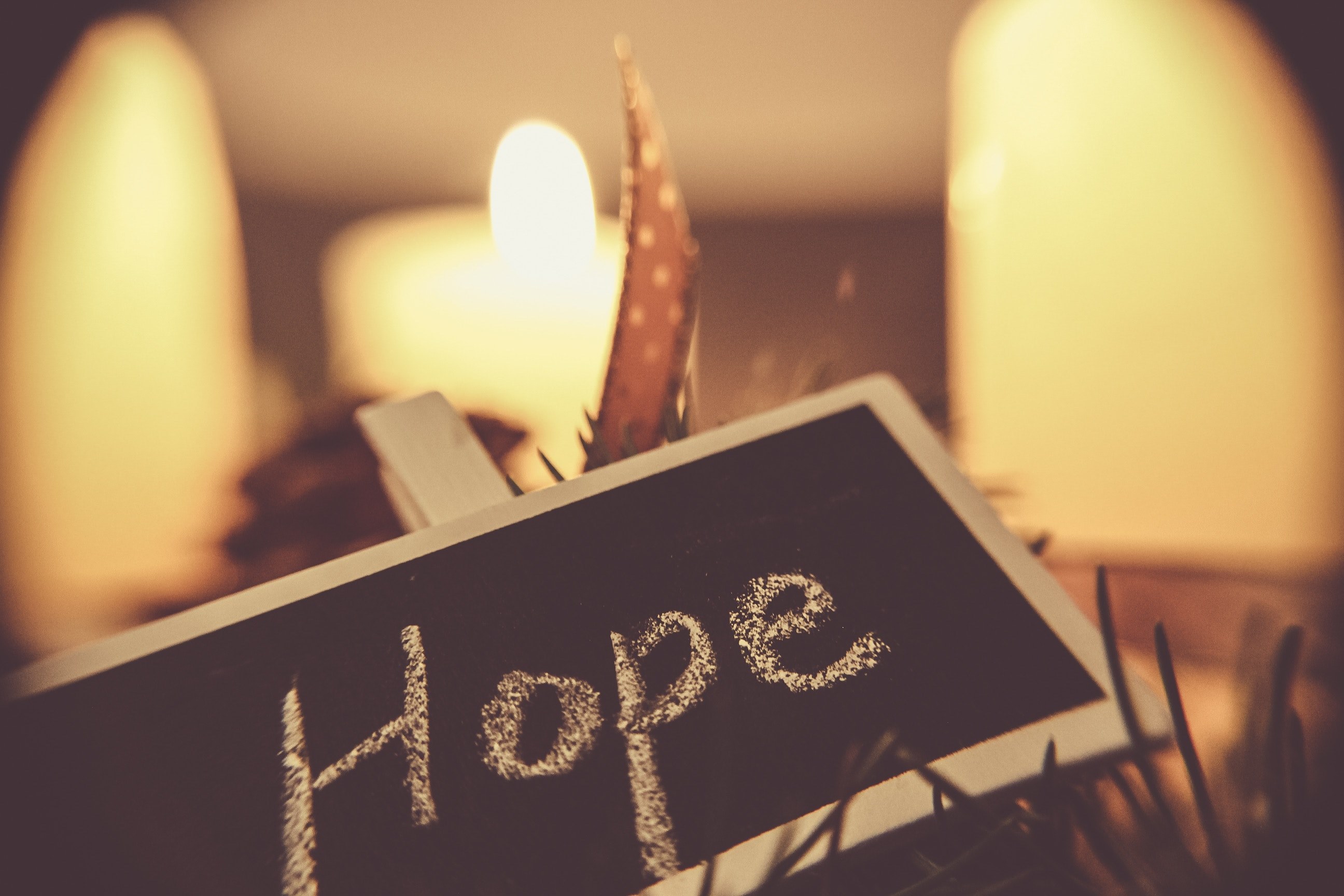 hope written in white chalk on a black chalkboard in front of candles, _christmas 4k, HD Wallpaper