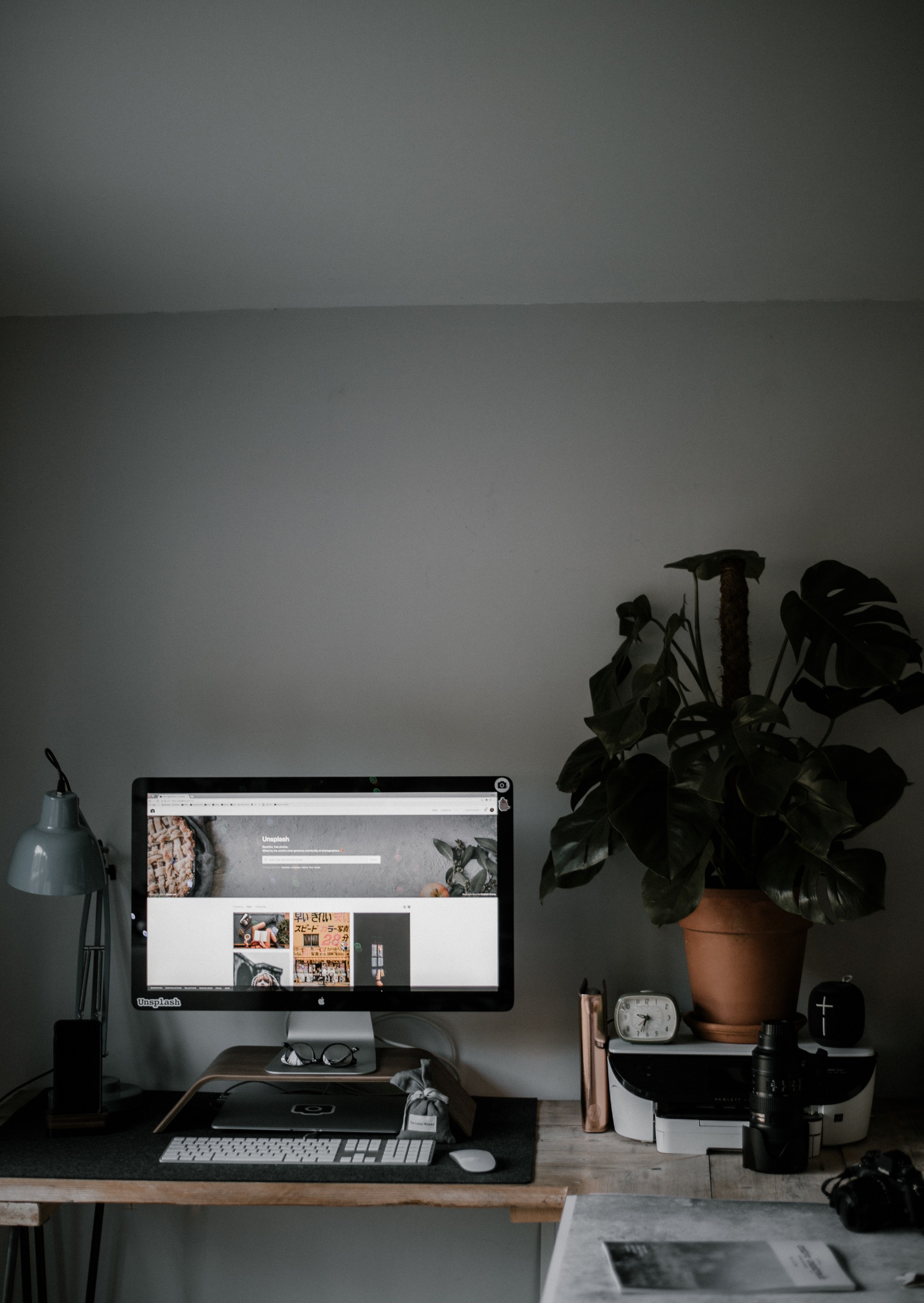 desktop setup 4k, Phone HD Wallpaper