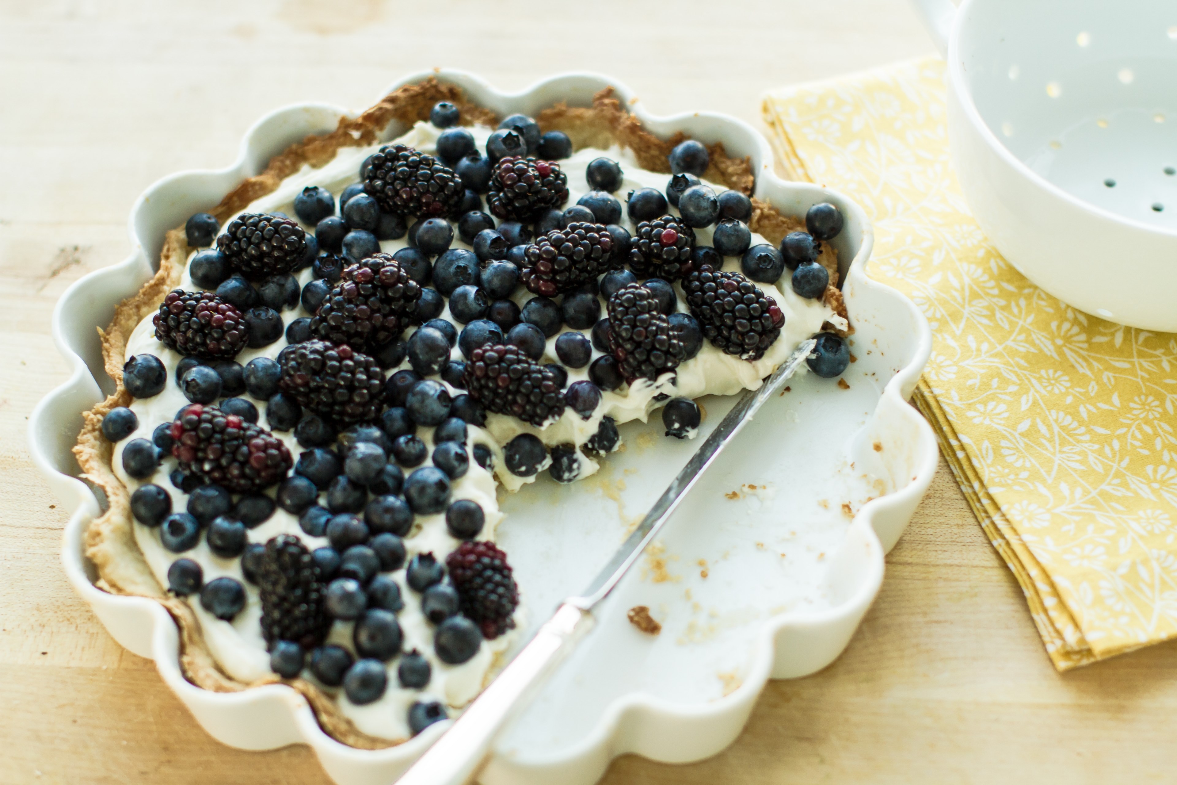 half eaten berry and custard tart for dessert, piece of pie 4k, HD Wallpaper