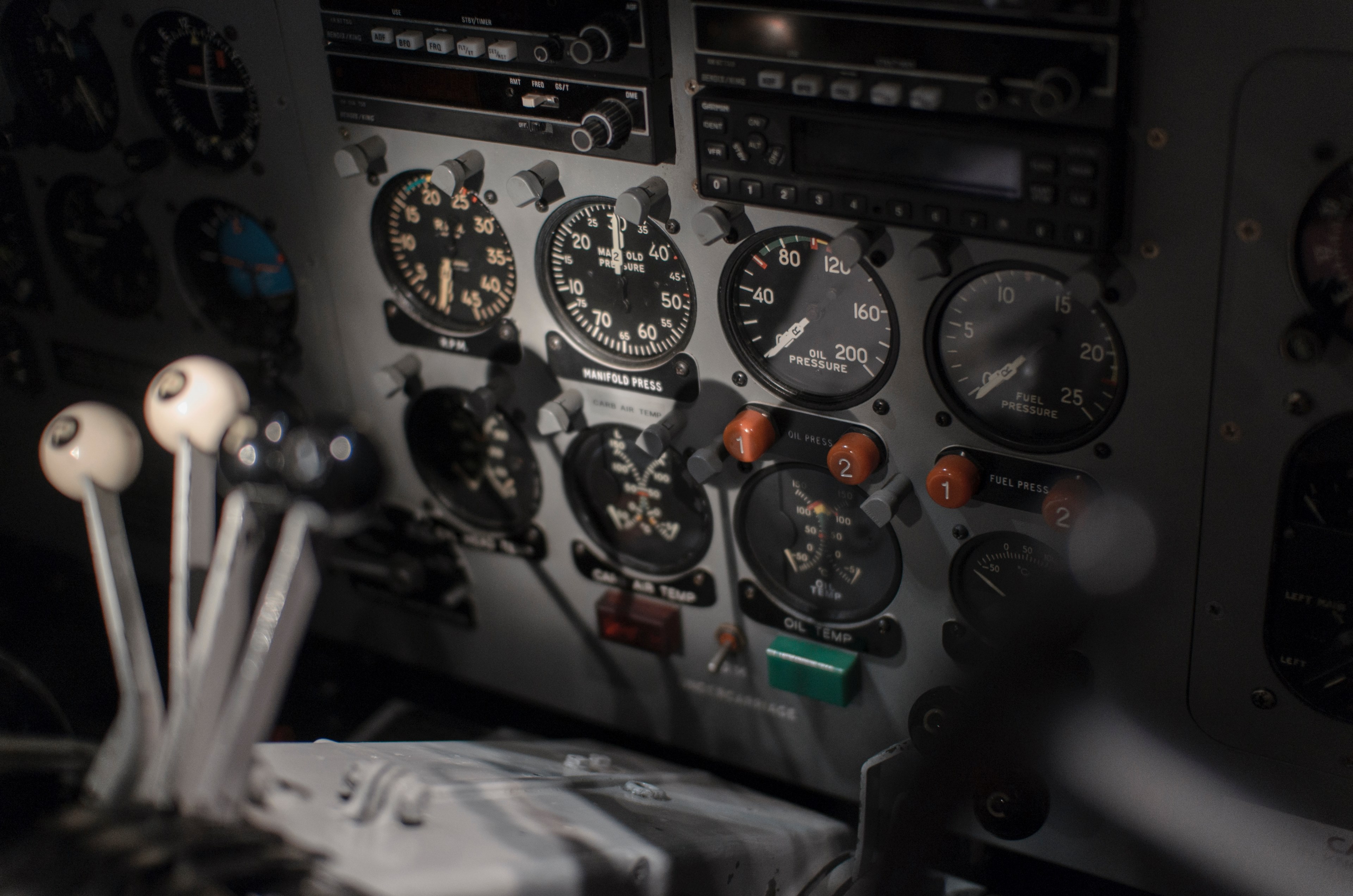 dashboard in the pilots cockpit, ready for takeoff 4k, HD Wallpaper