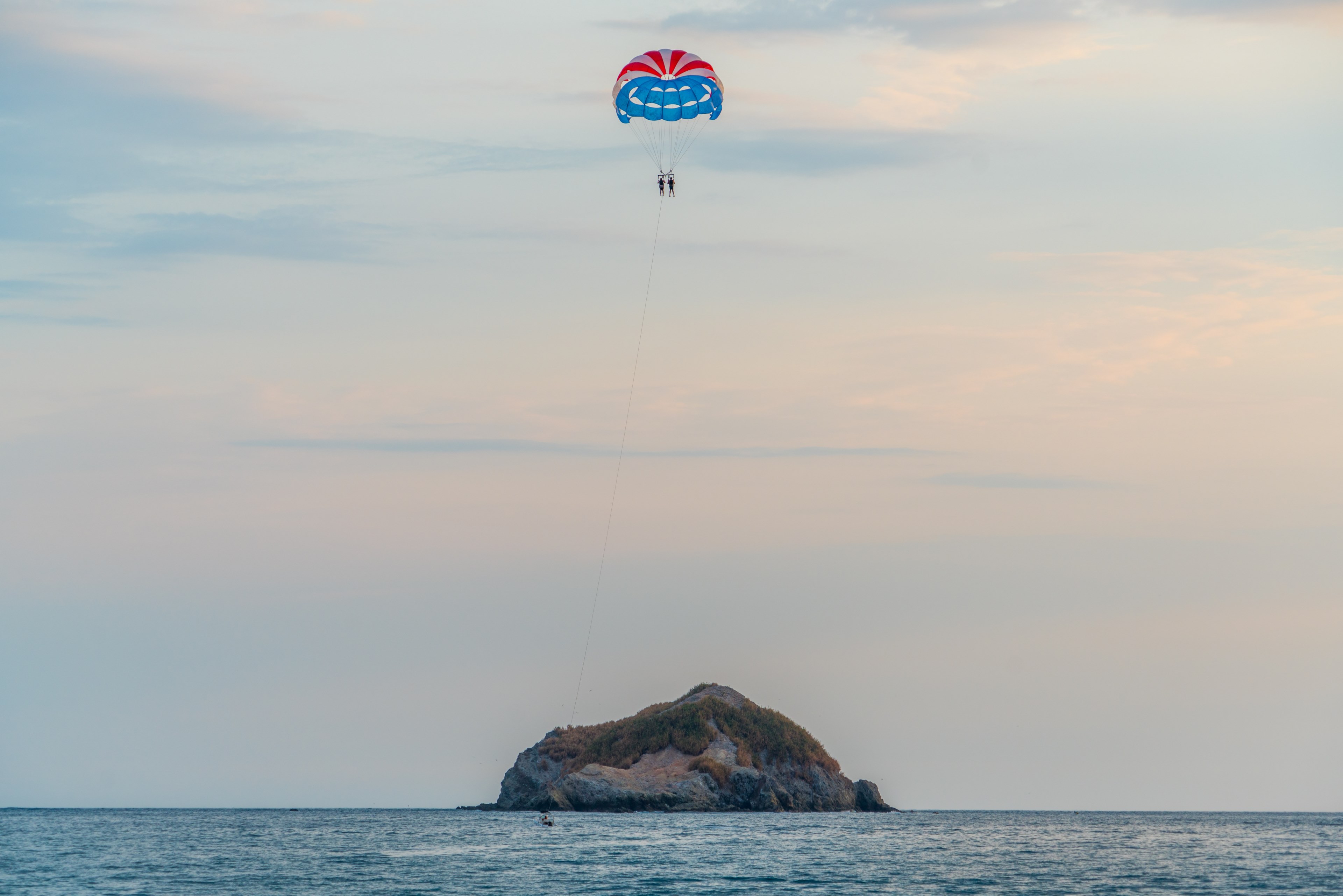 parachute sea island and rock 4k, HD Wallpaper
