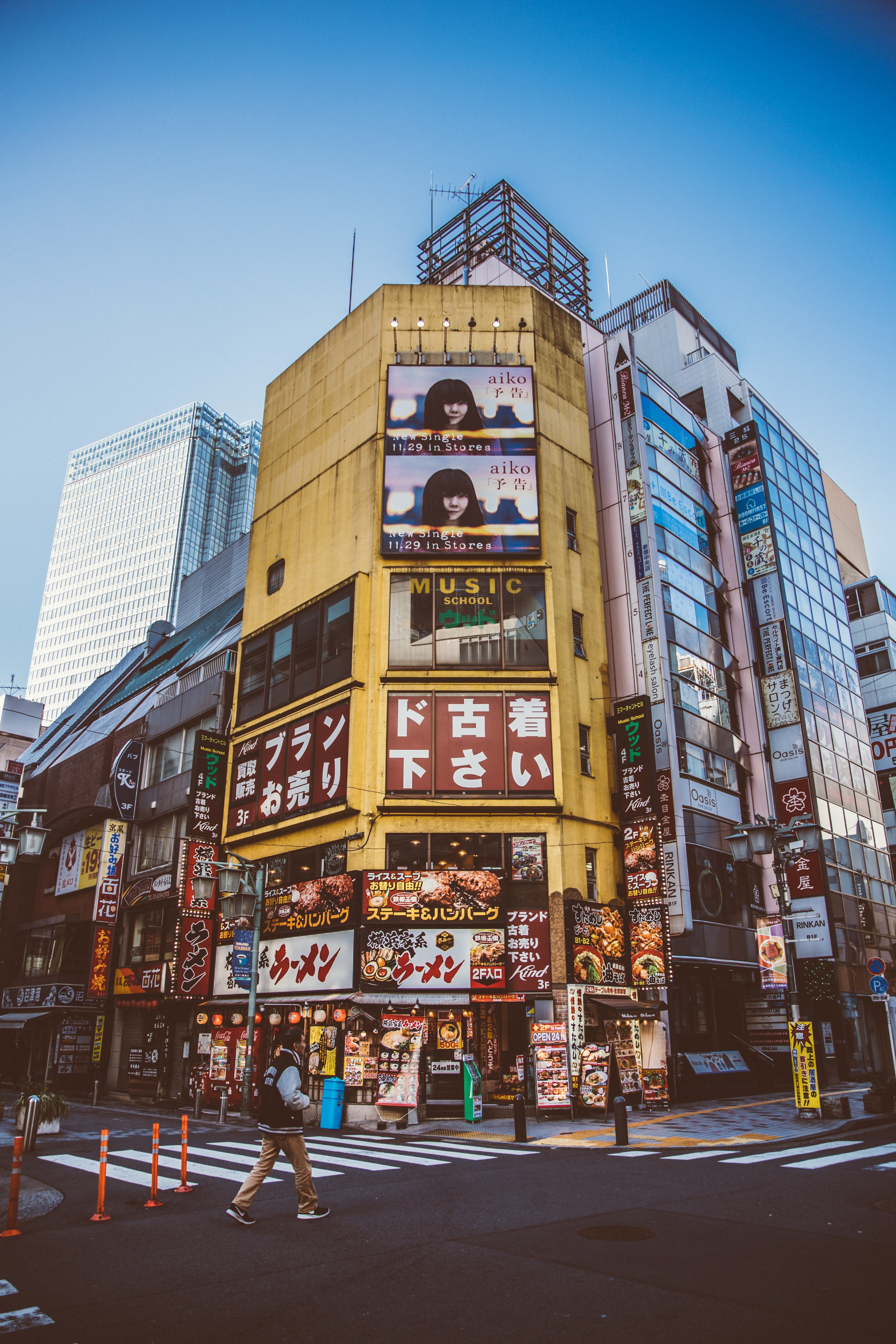 building corner architecture and street hd, 4k, Phone HD Wallpaper