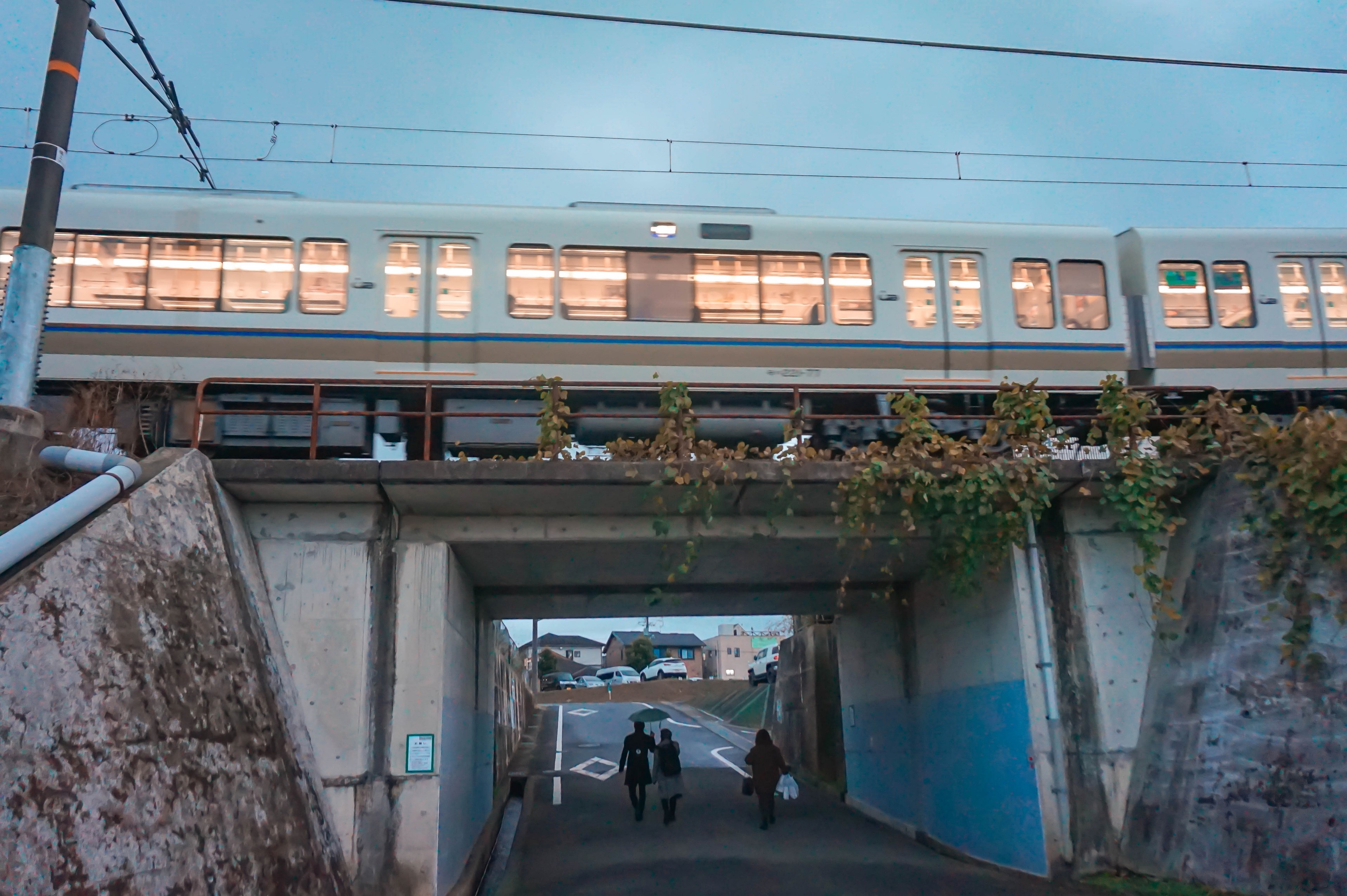 under the passing train 4k, HD Wallpaper