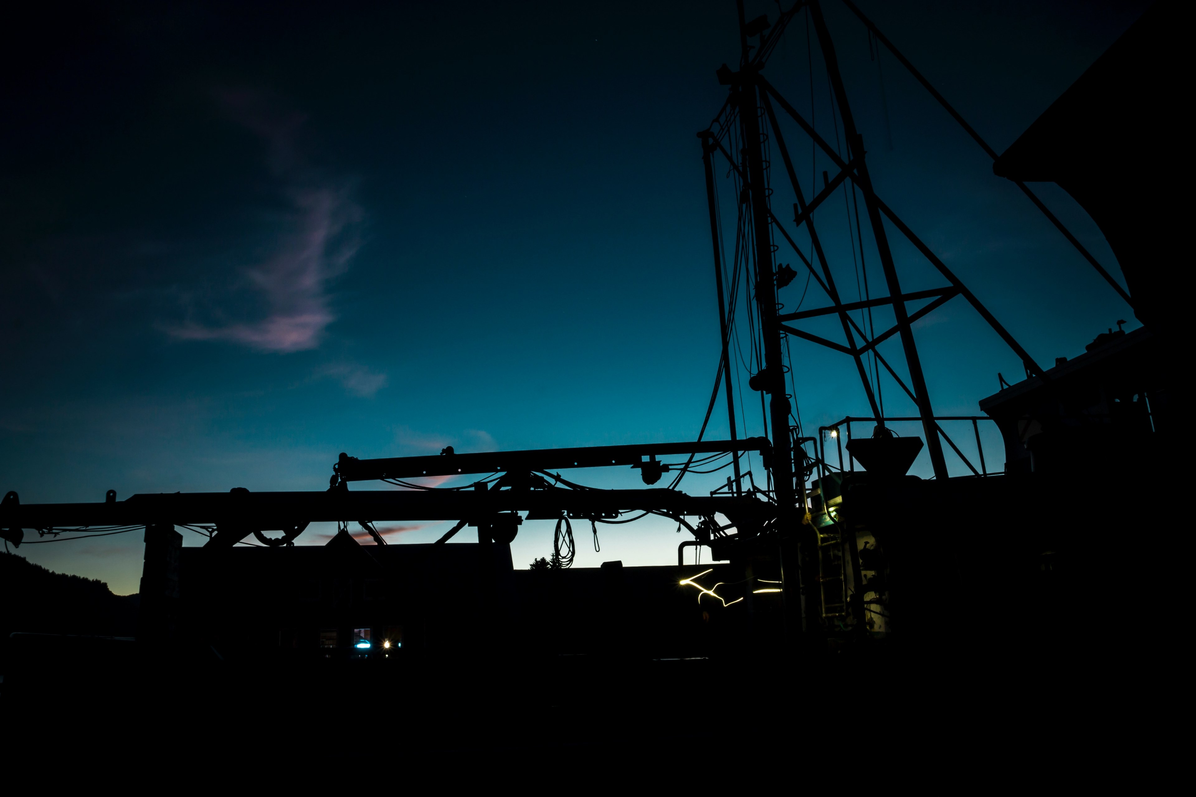 the silhouette of equipment on a boat at dusk in hoonah, hoonah boat equipment 4k, HD Wallpaper