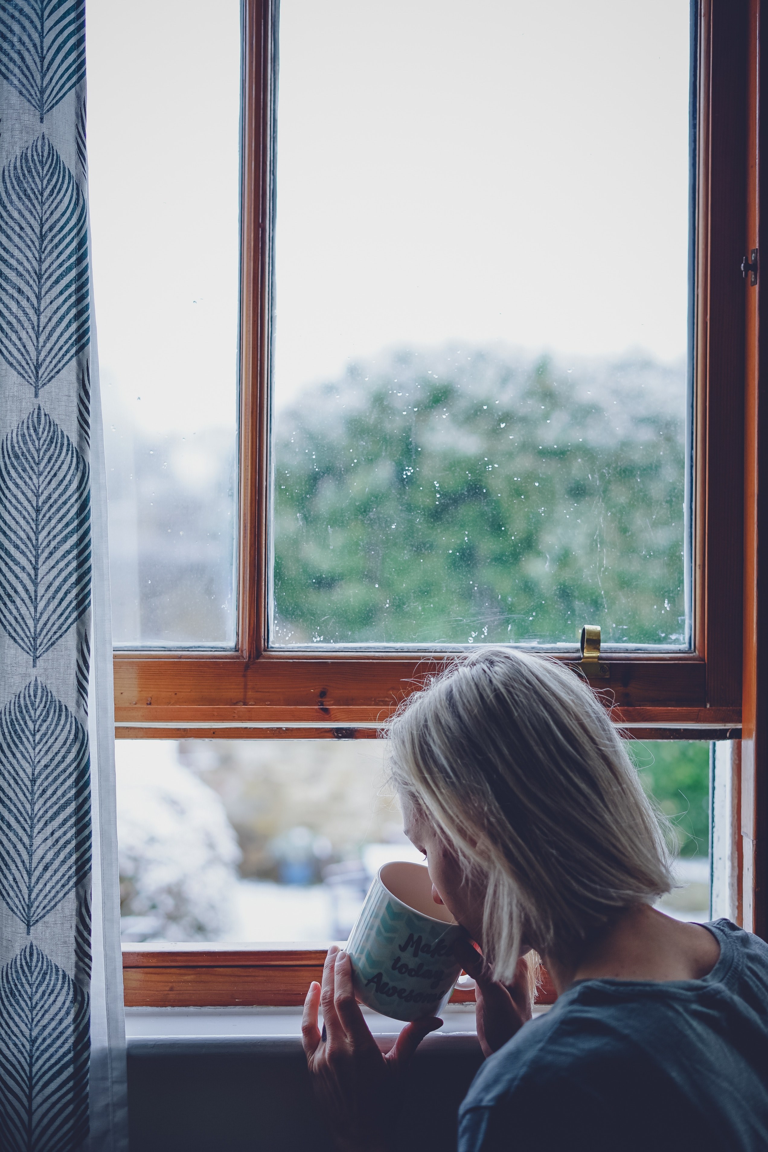 enjoying a warm drink 4k, Phone HD Wallpaper