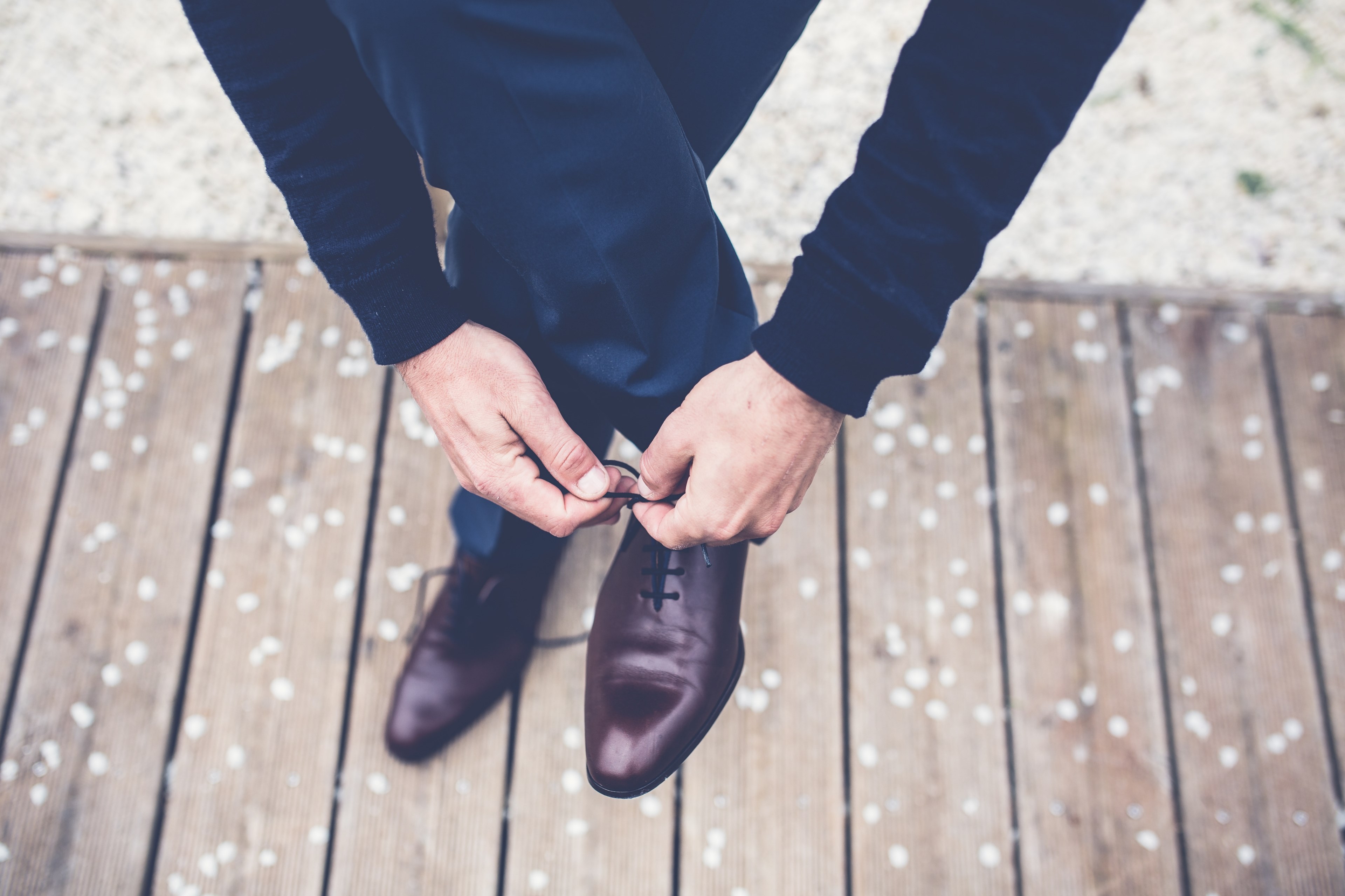 a man in a navy blue suit tying his brown leather shoes, elegant man tying shoes 4k, HD Wallpaper