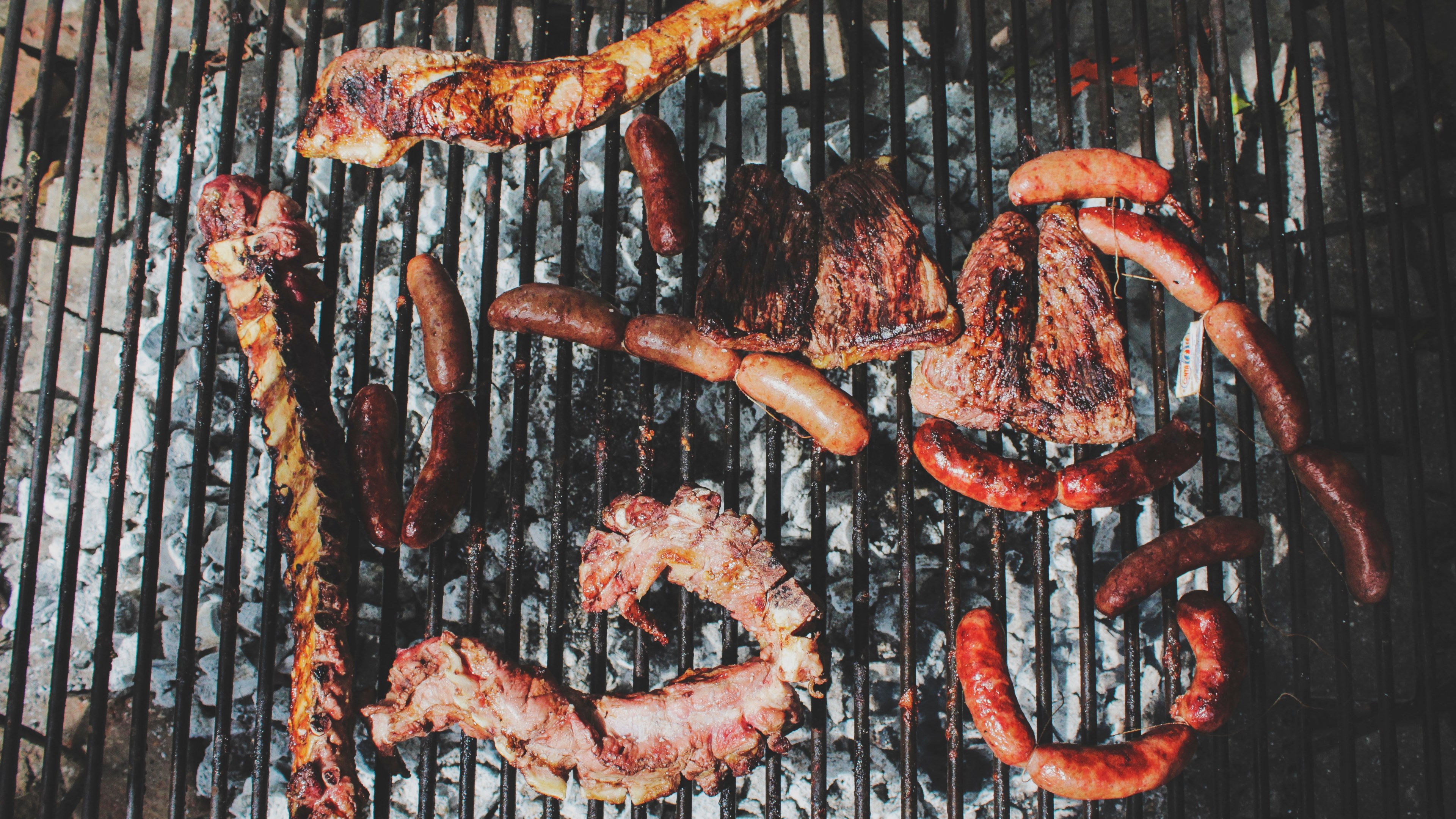 sausages and meat grilled over a charcoal barbeque, bbq meats 4k, HD Wallpaper