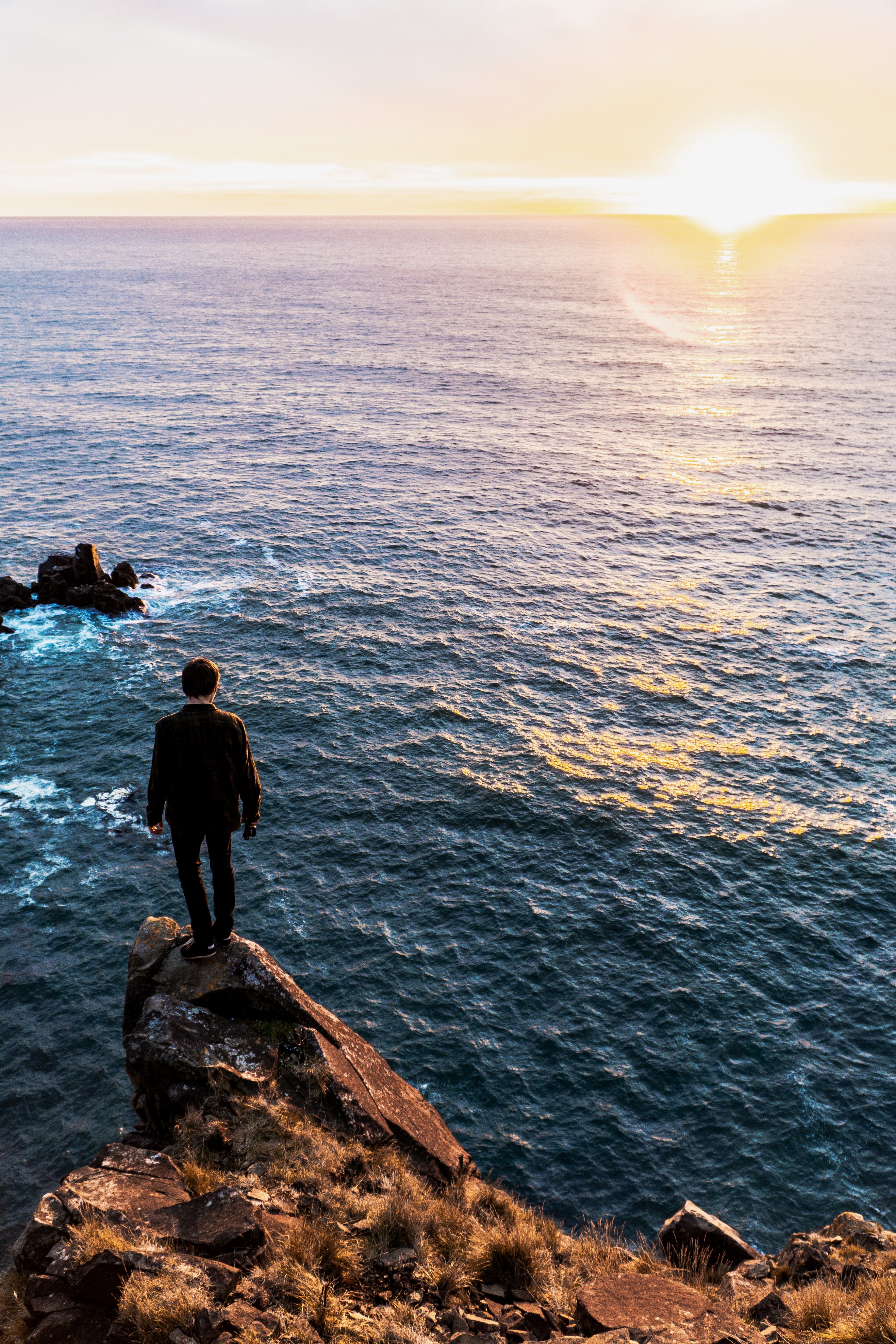 man male rock and sea hd, 4k, Phone HD Wallpaper