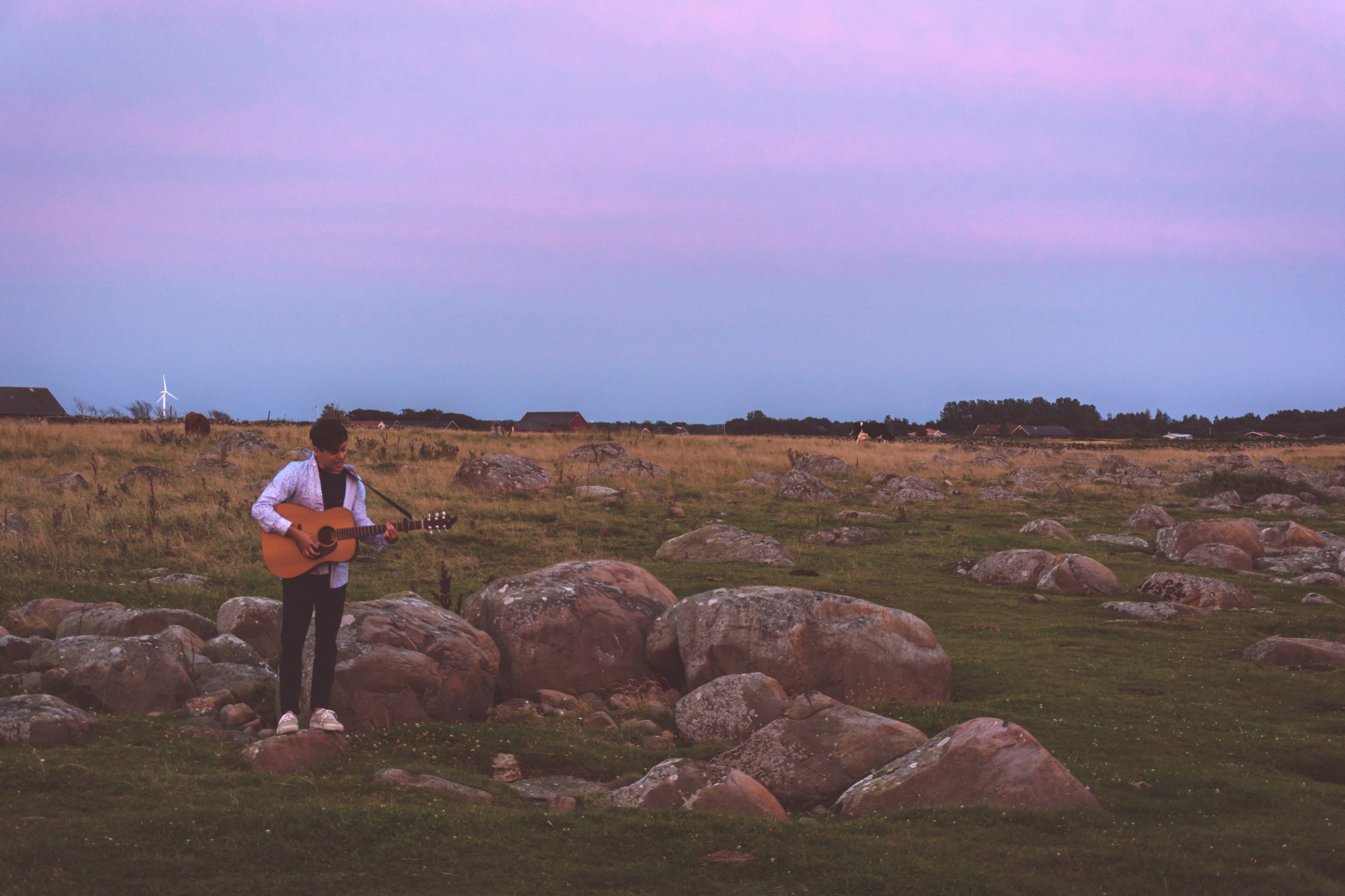 coast sunset guitar player and guitar 4k, HD Wallpaper