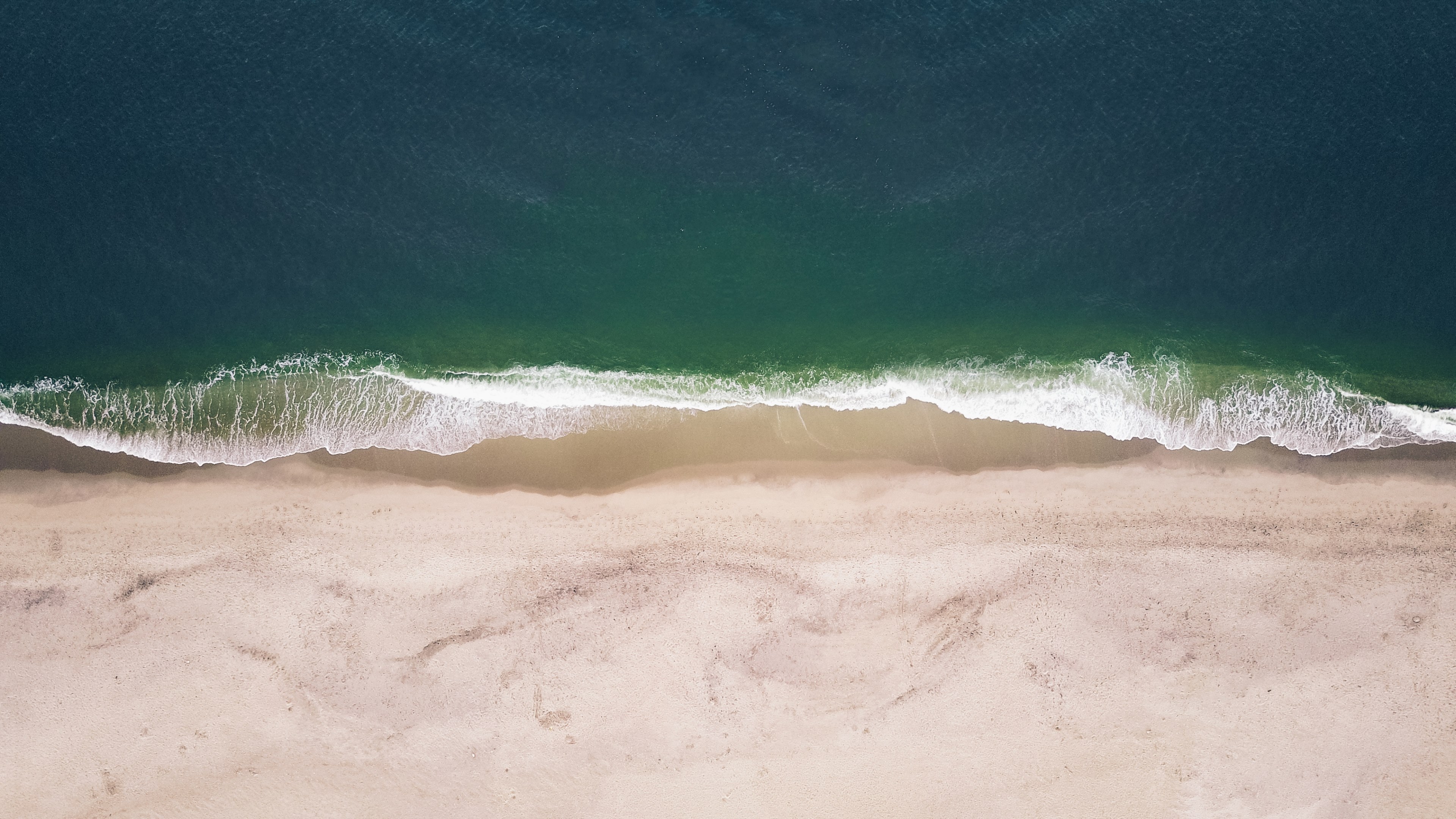 an aerial view of waves crashing on an empty beach, calm 4k, HD Wallpaper