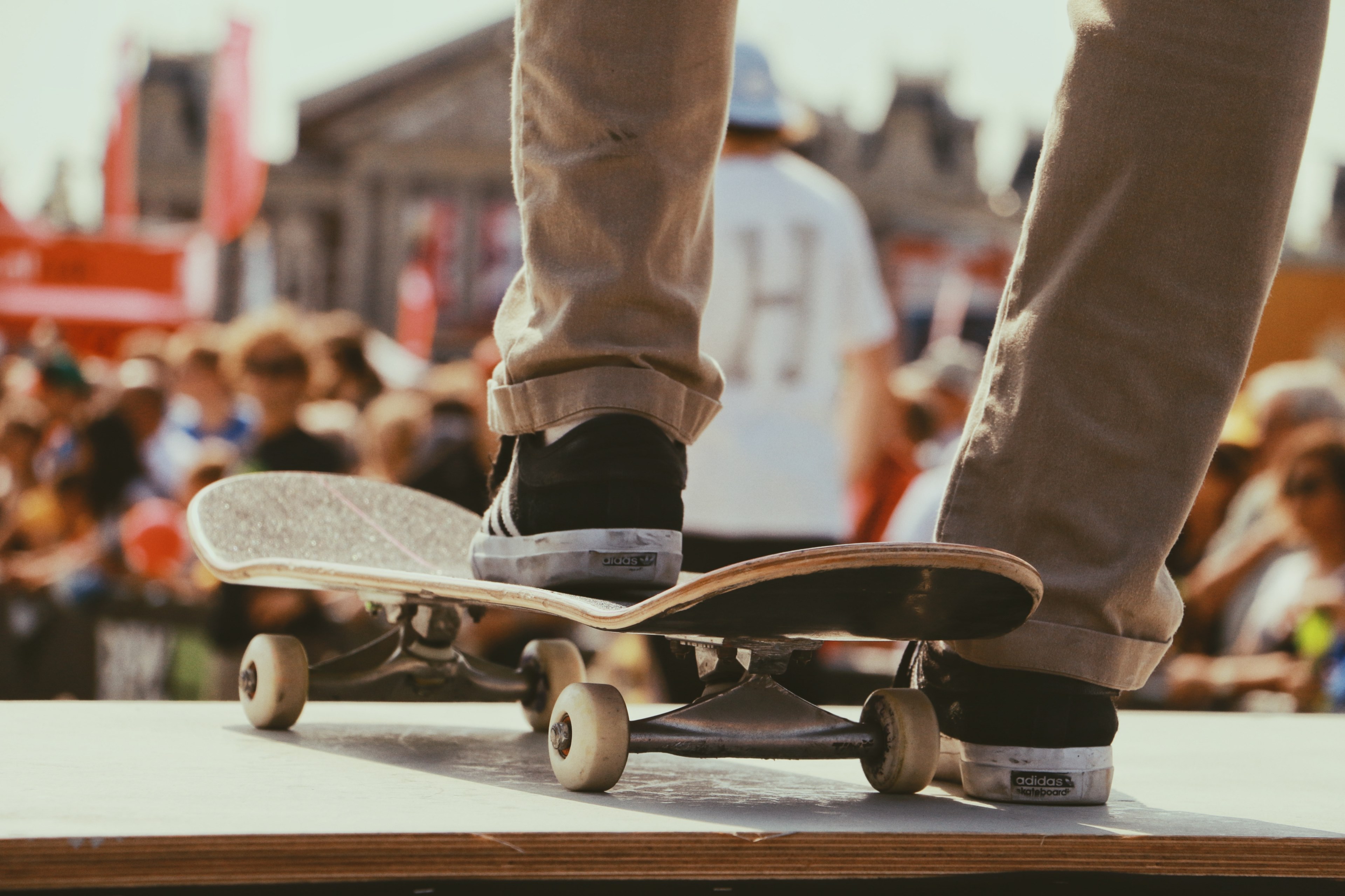 skate skateboard foot and leg 4k, HD Wallpaper