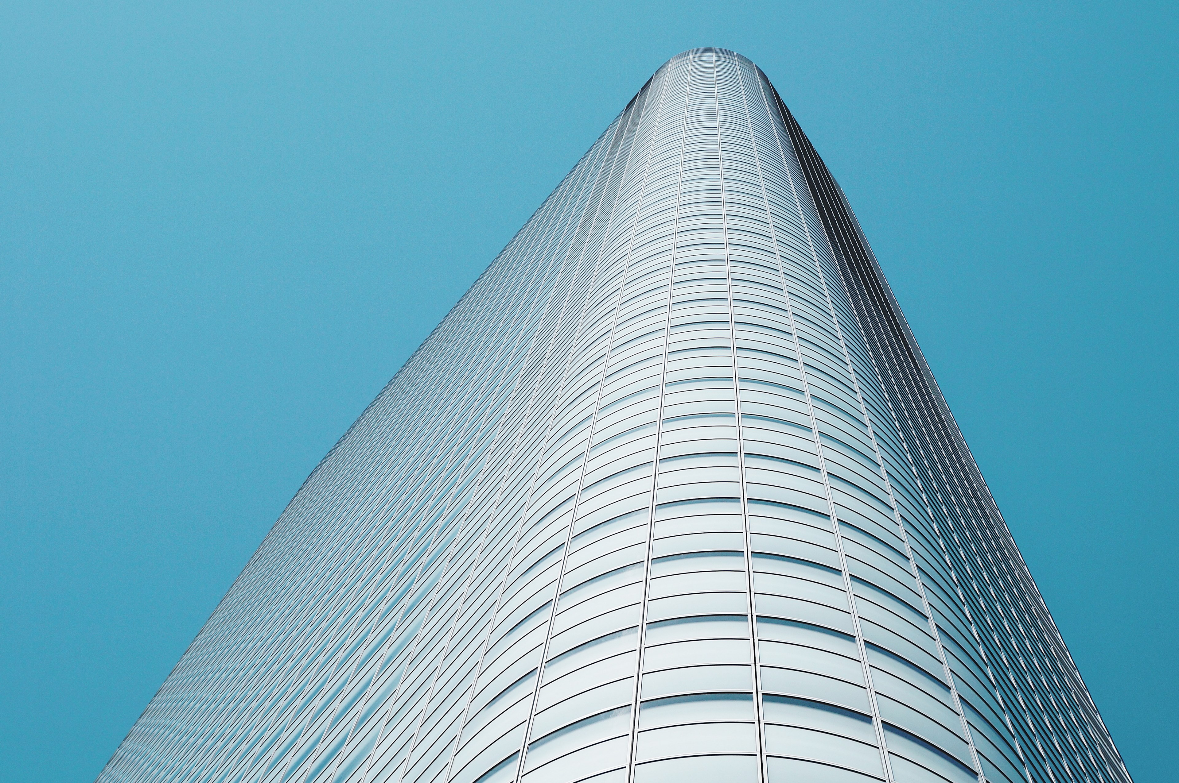 a round corner of a tall skyscraper in tokyo, round skyscraper corner 4k, HD Wallpaper