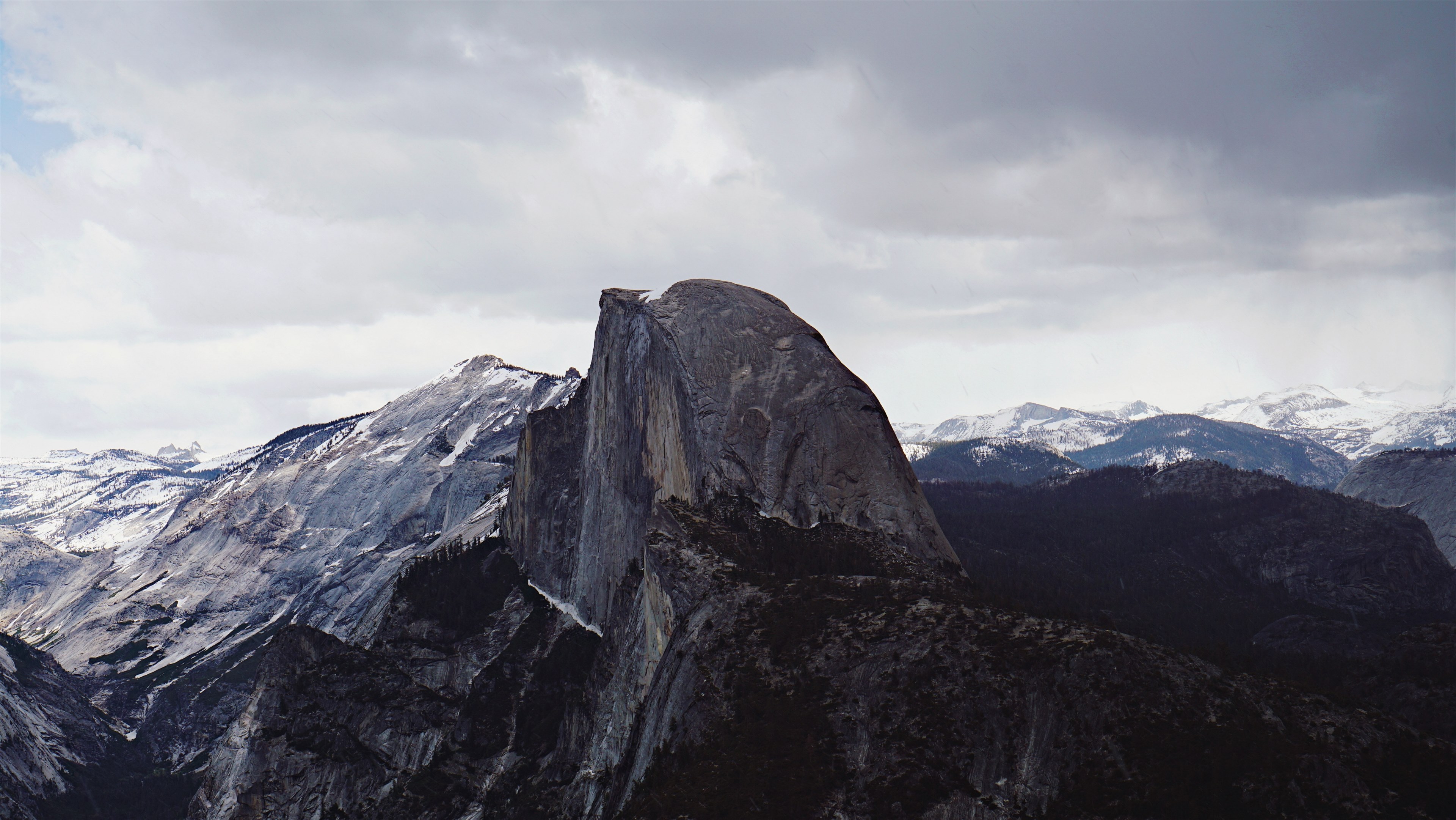 white clouds hang over rigid rocky mountains, rigid mountains 4k, HD Wallpaper