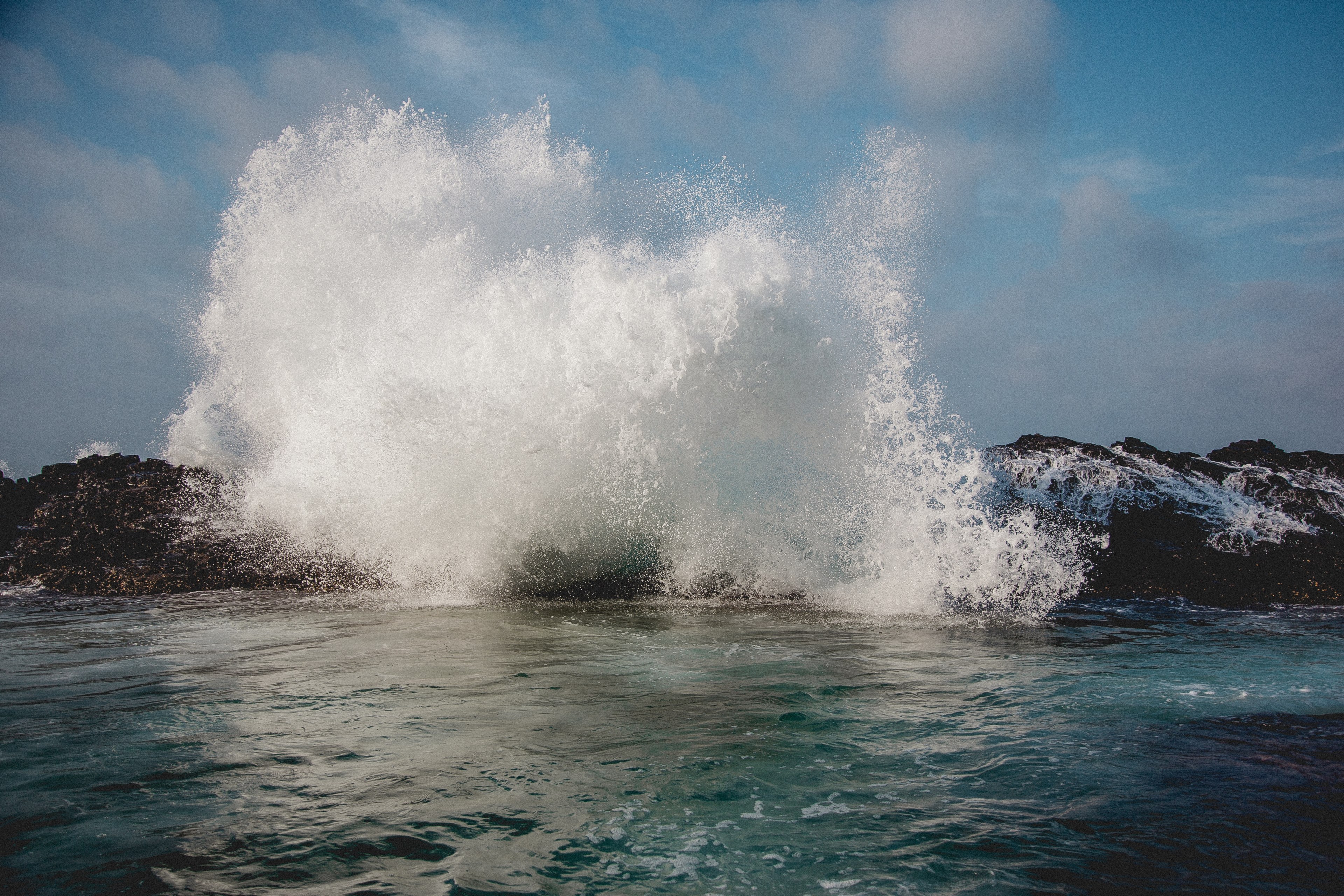 ocean splash on the rocks at thompsons beach, ocean splash 4k, HD Wallpaper