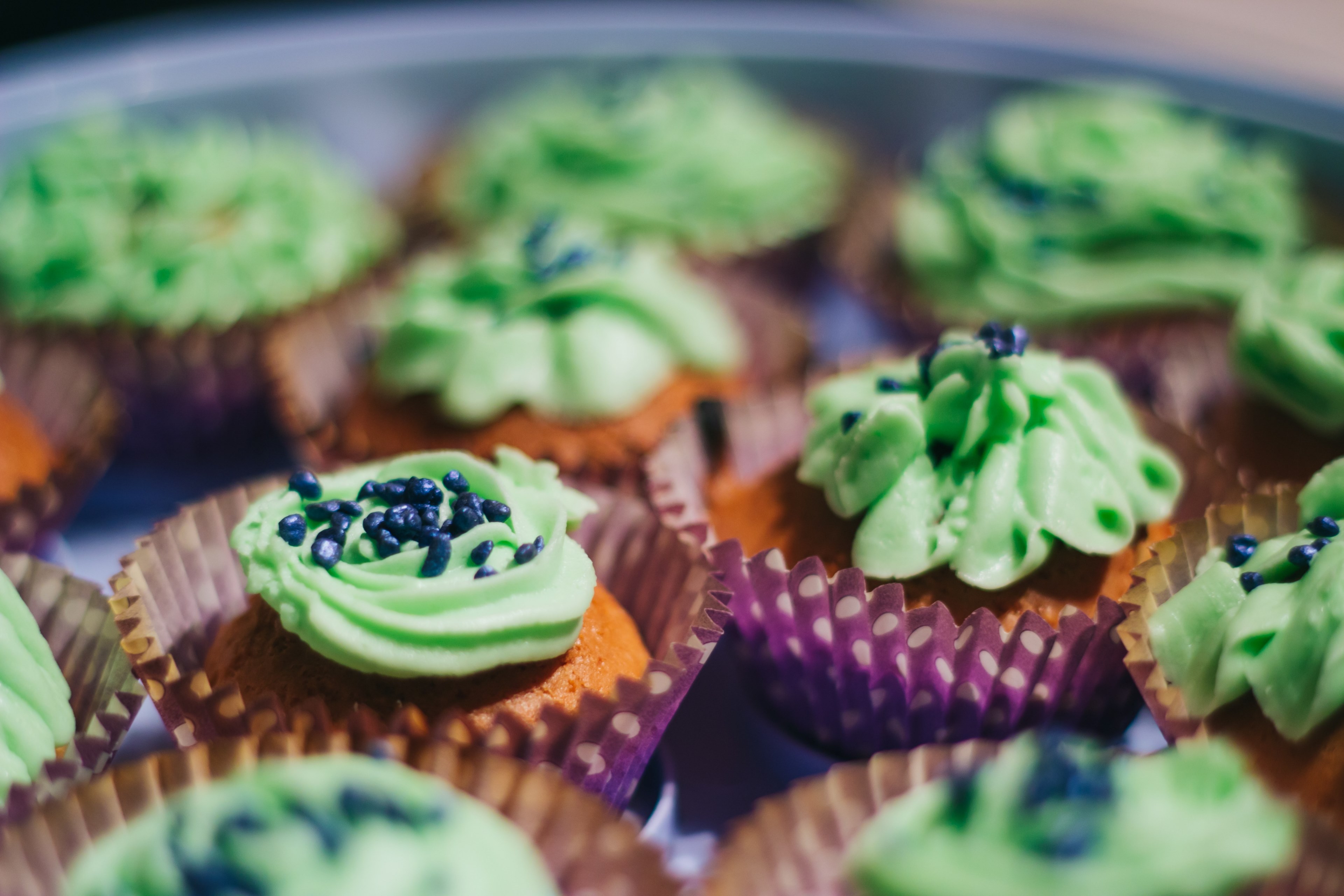 sweet cake icing and cupcake 4k, HD Wallpaper