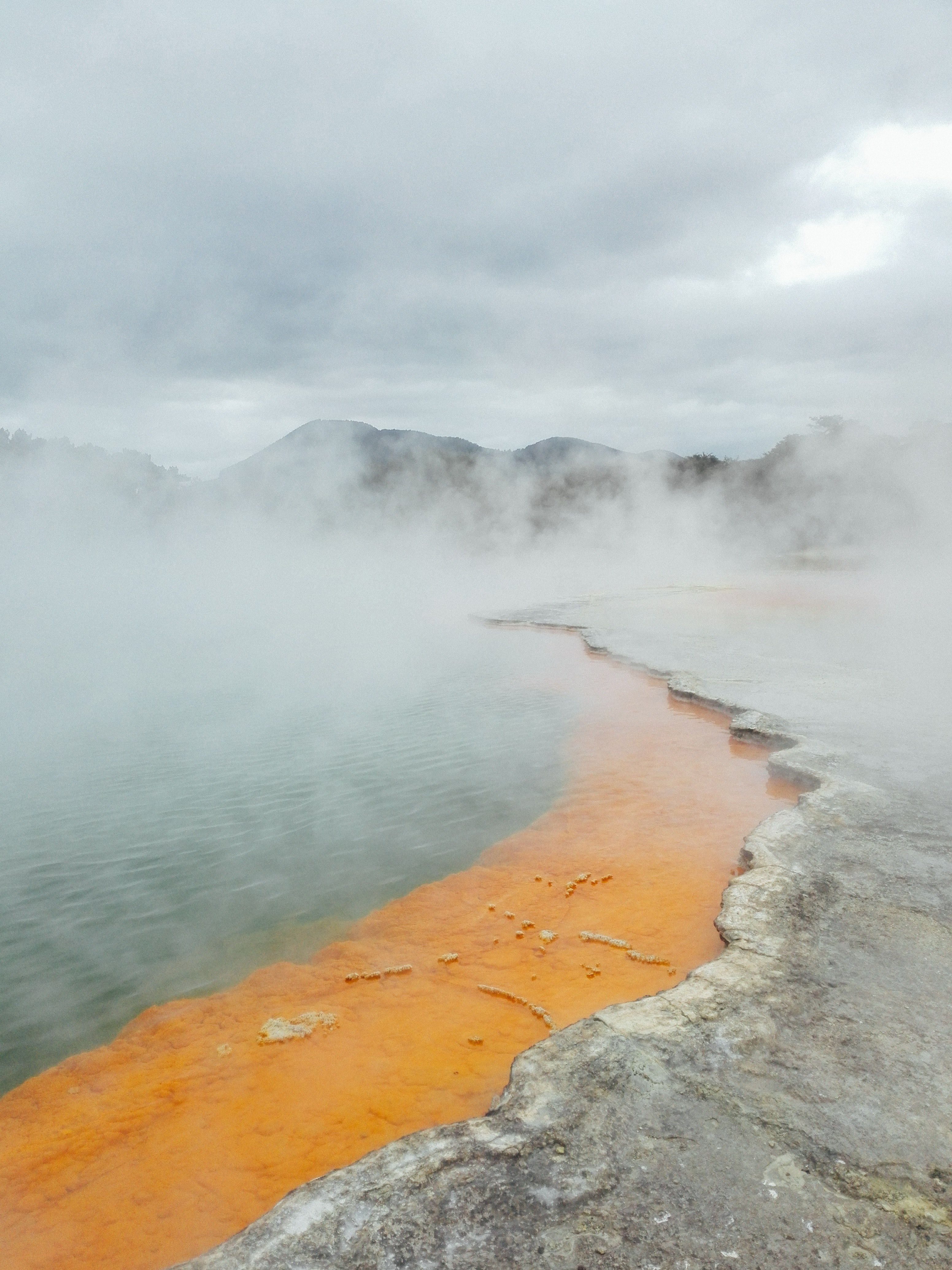 a haze over an orange flat rock coast, misty orange coastline 4k, Phone HD Wallpaper