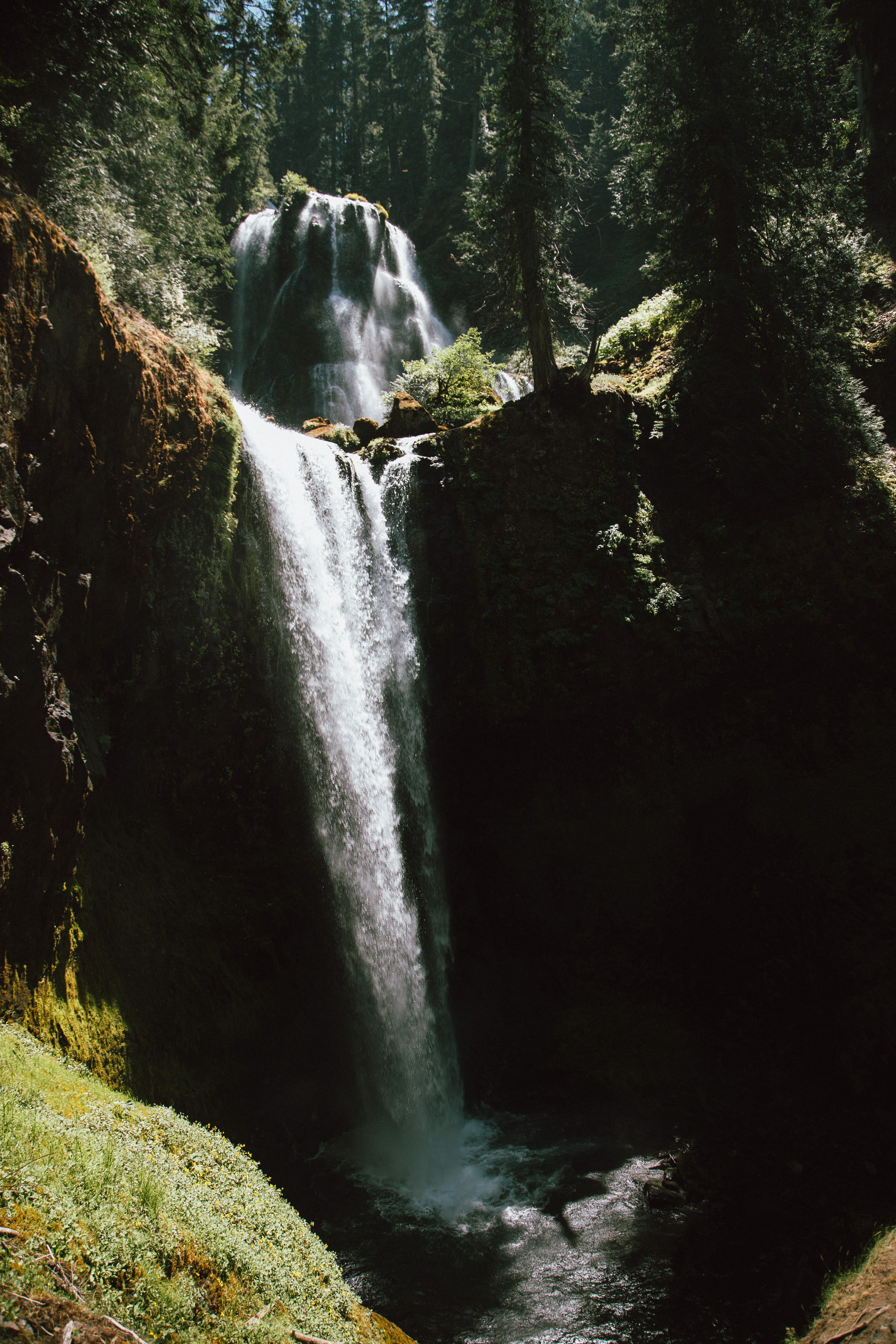 a waterfall cascading down a mossy rock face on a bright day, bright waterfall 4k, Phone HD Wallpaper