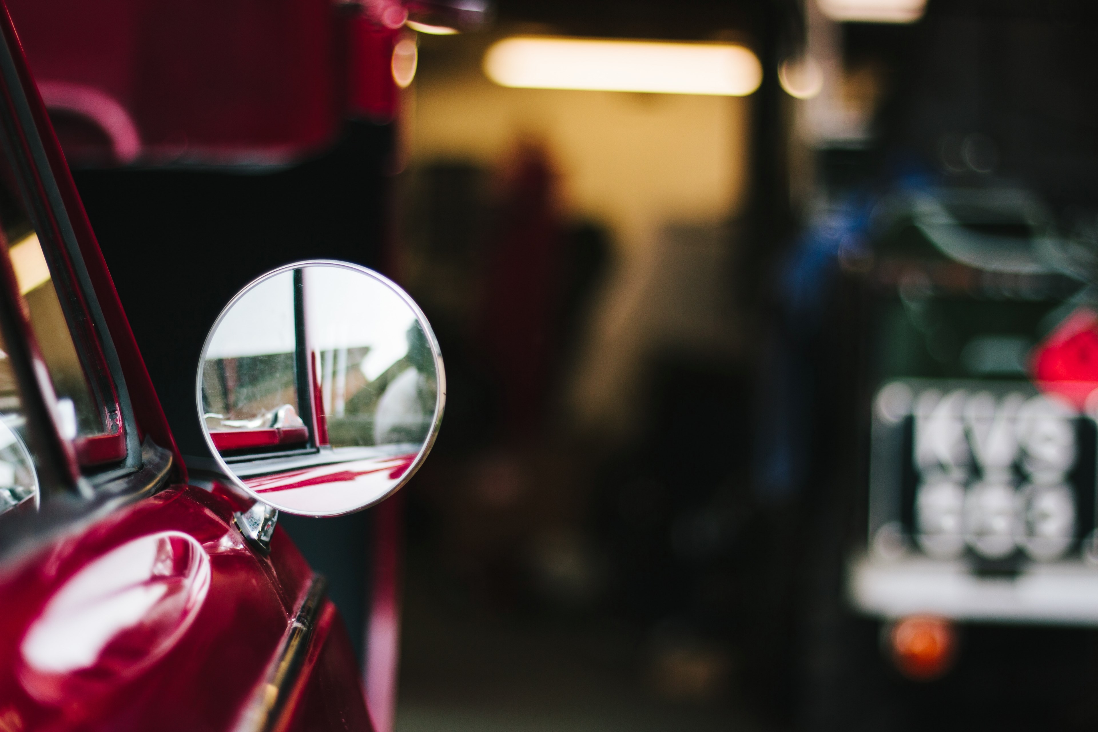 close up of vintage circular car wing mirror on red car, vintage circular wing mirror 4k, HD Wallpaper