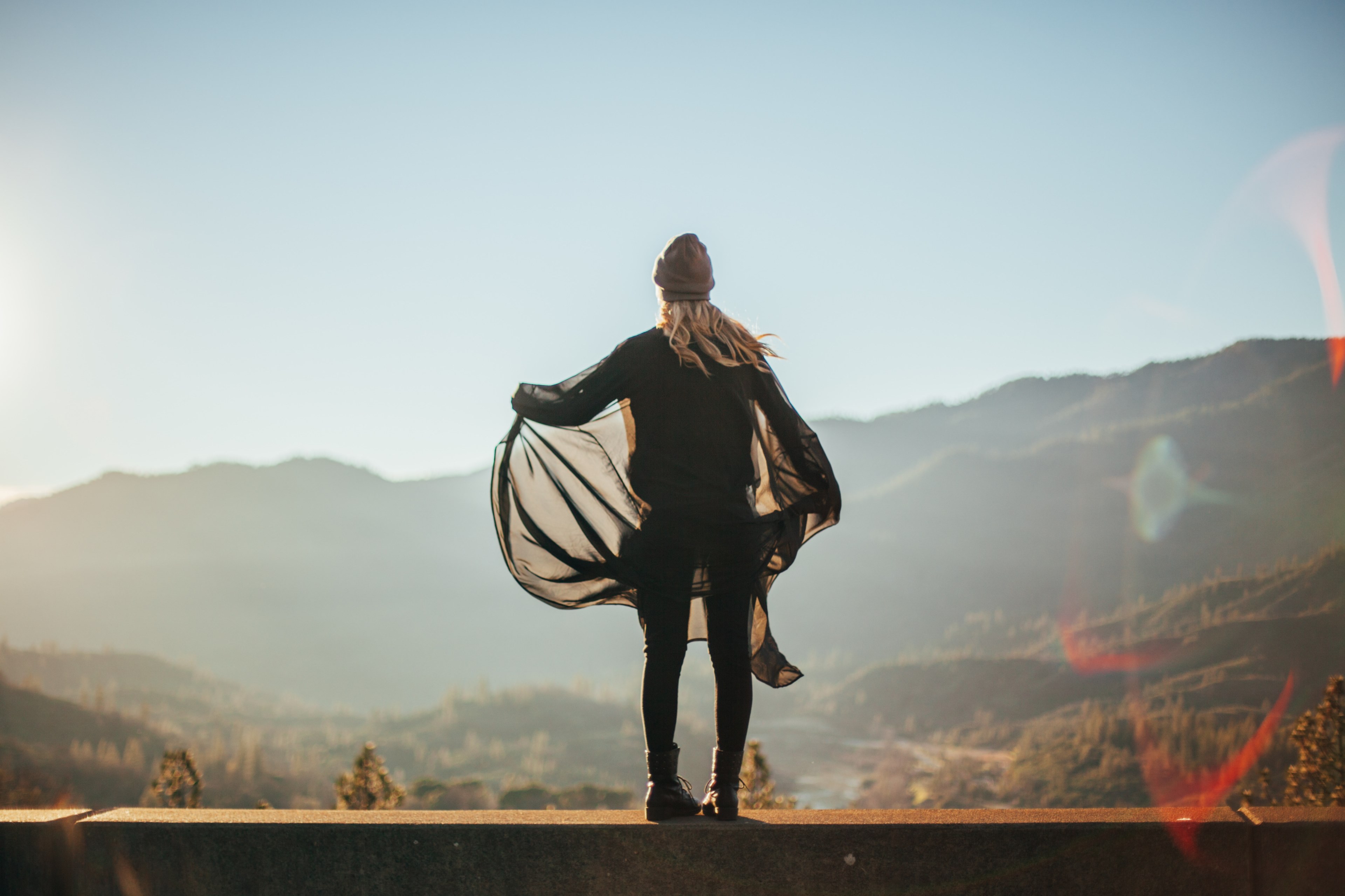 a woman stands on a ledge skirt blowing in the wind overlooking shasta dam at montana, woman at shasta dam 4k, HD Wallpaper