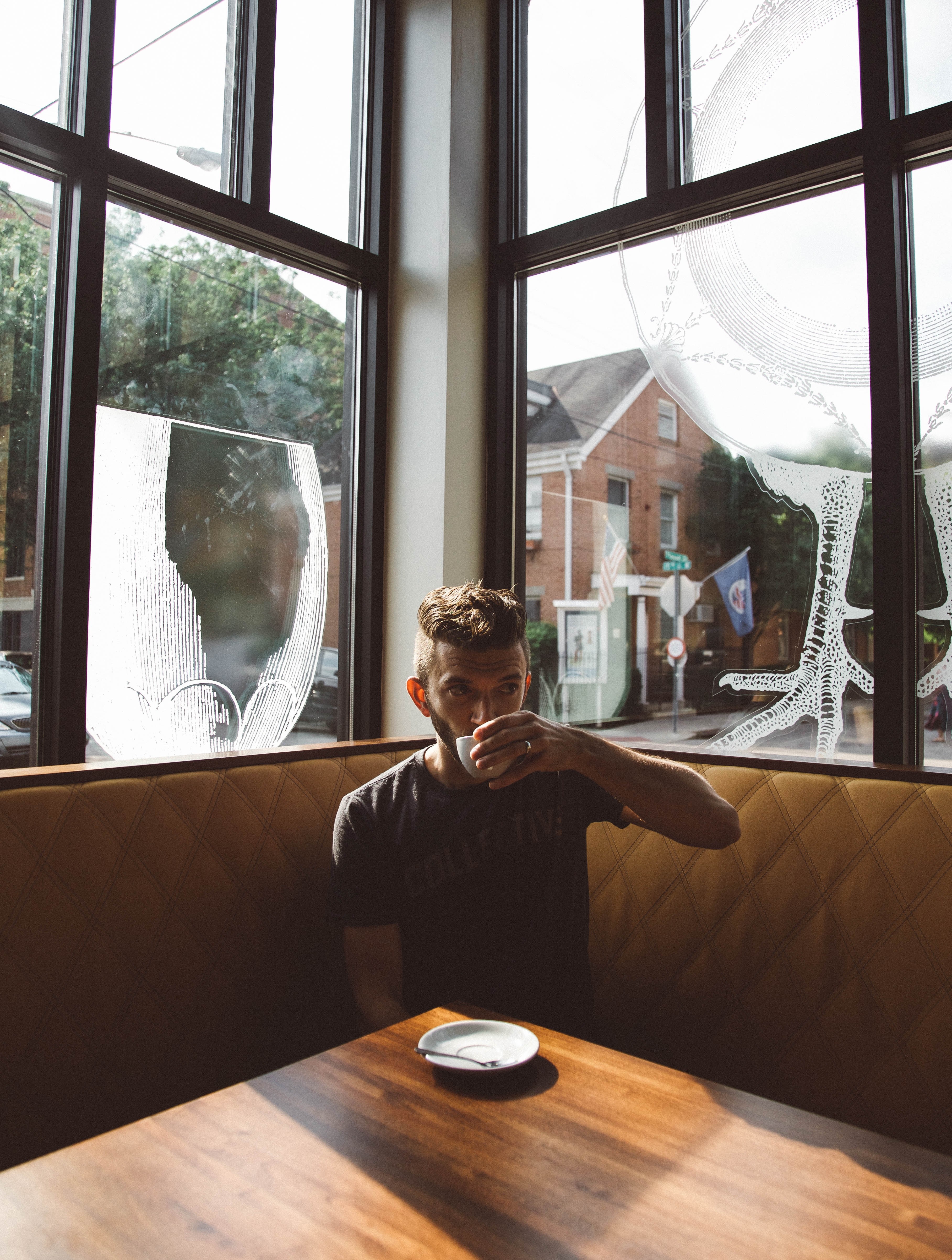 a man drinking coffee in the corner of a coffee shop in cincinnati, cincinnati coffee shop corner 4k, Phone HD Wallpaper