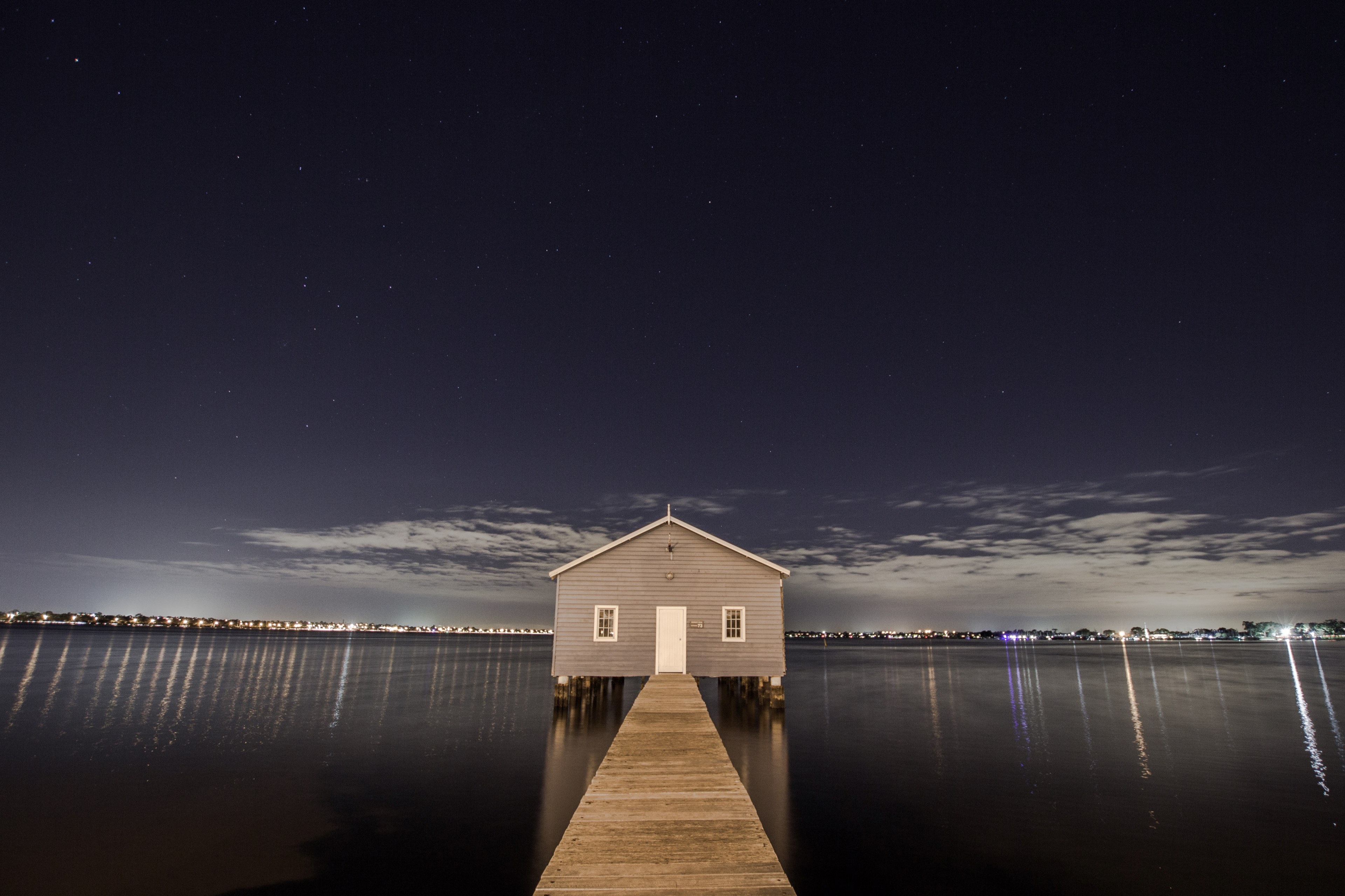 panoramic view from the jetty of a lakehouse with the cityscape in the background at night, _jetty lakehouse cityscape 4k, HD Wallpaper