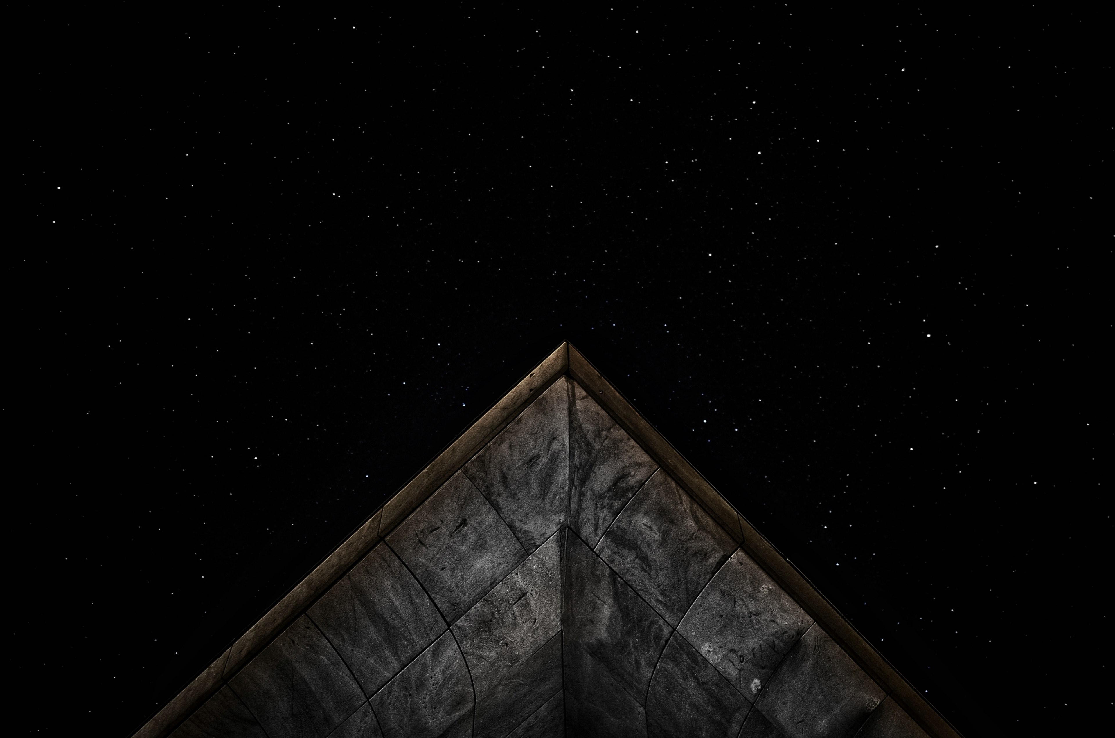the peak of the roof of a stone building against the starry night in sardegna, _peak roof sardagna night 4k, HD Wallpaper