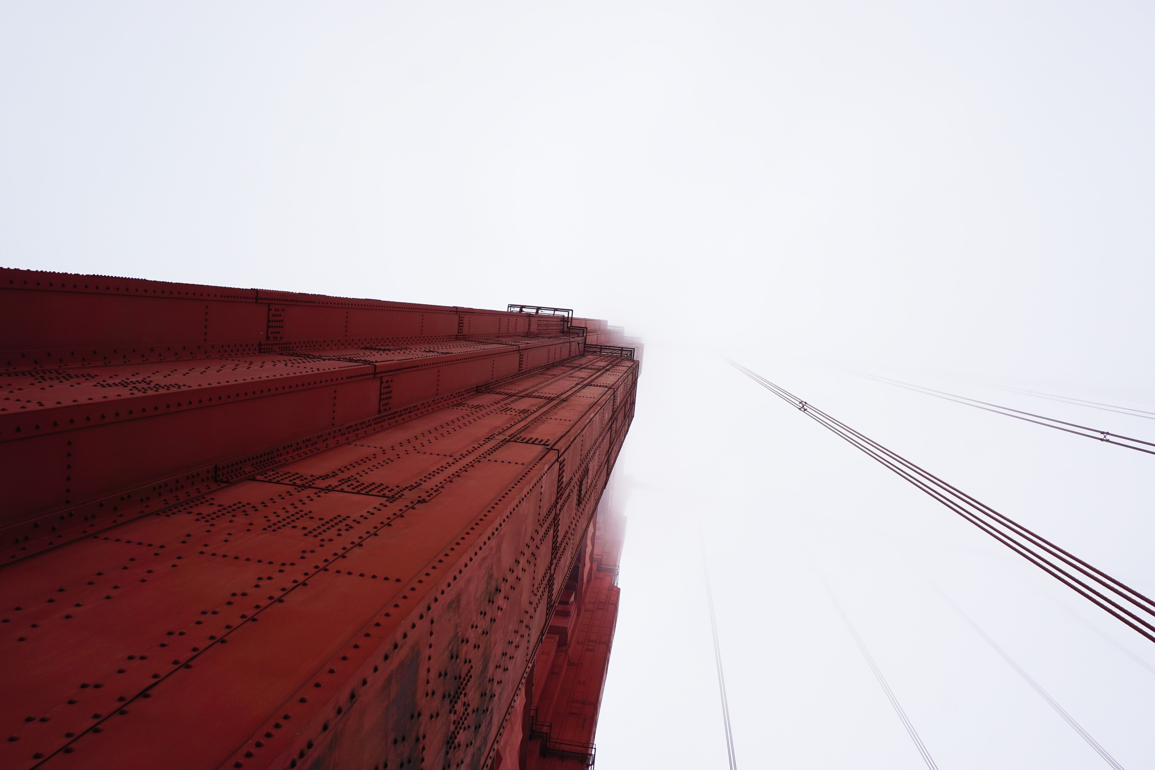 looking up at golden gate bridge through the fog, golden gate perspective shift 4k, HD Wallpaper