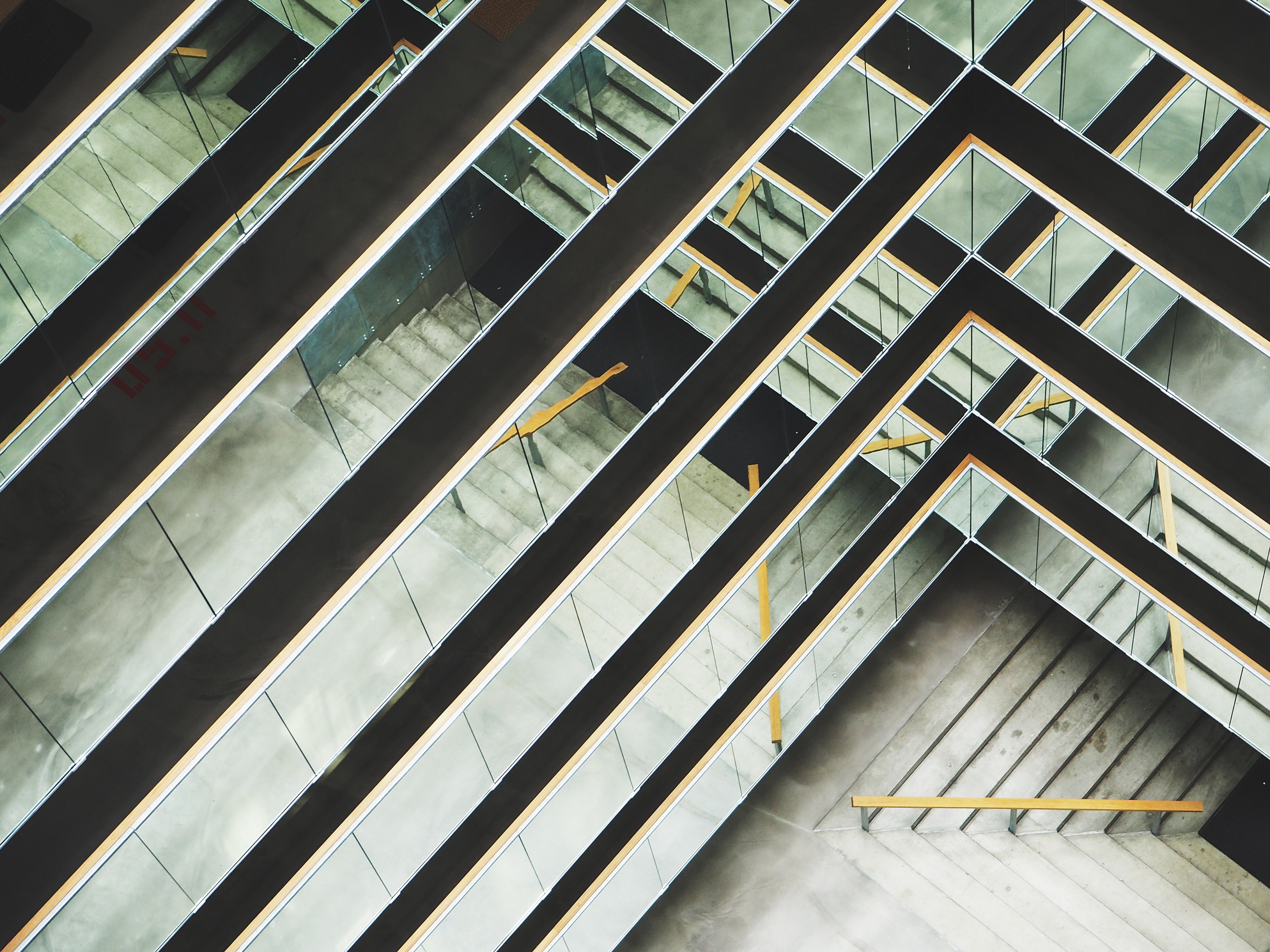view down a staircase in an office building with mirror walls, staircase and mirror walls 4k, HD Wallpaper