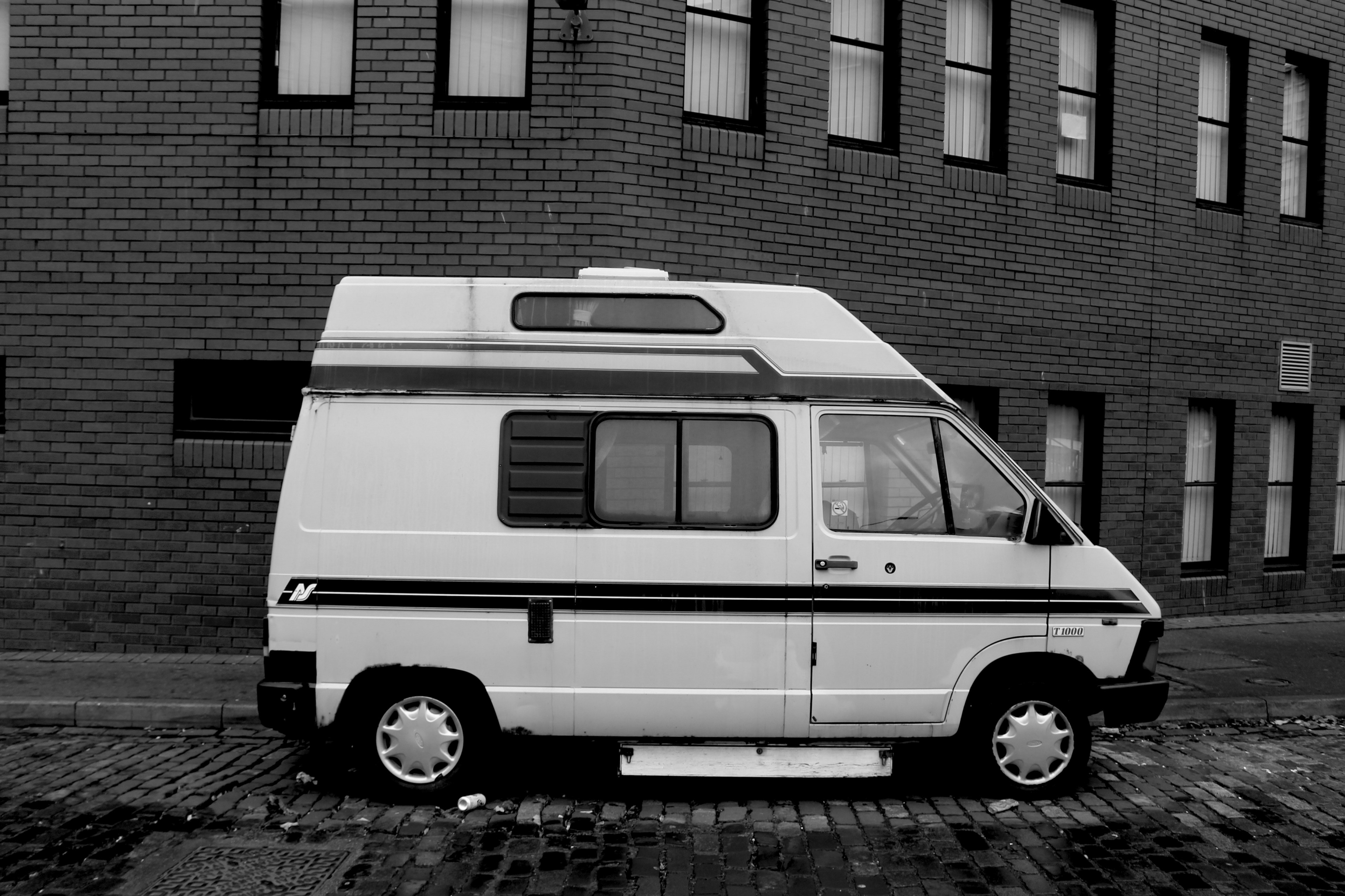 parked in edinburgh 4k, HD Wallpaper