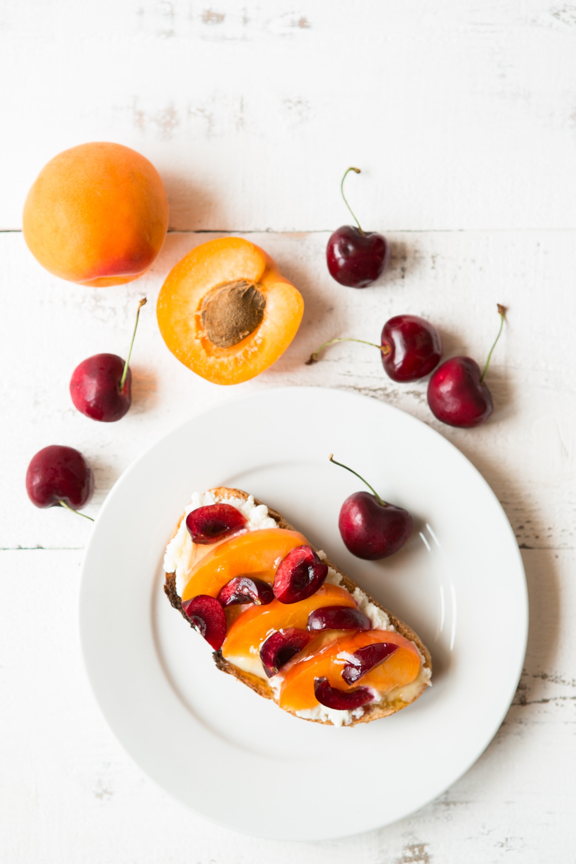 apricots and cherries on toast 4k, Phone HD Wallpaper