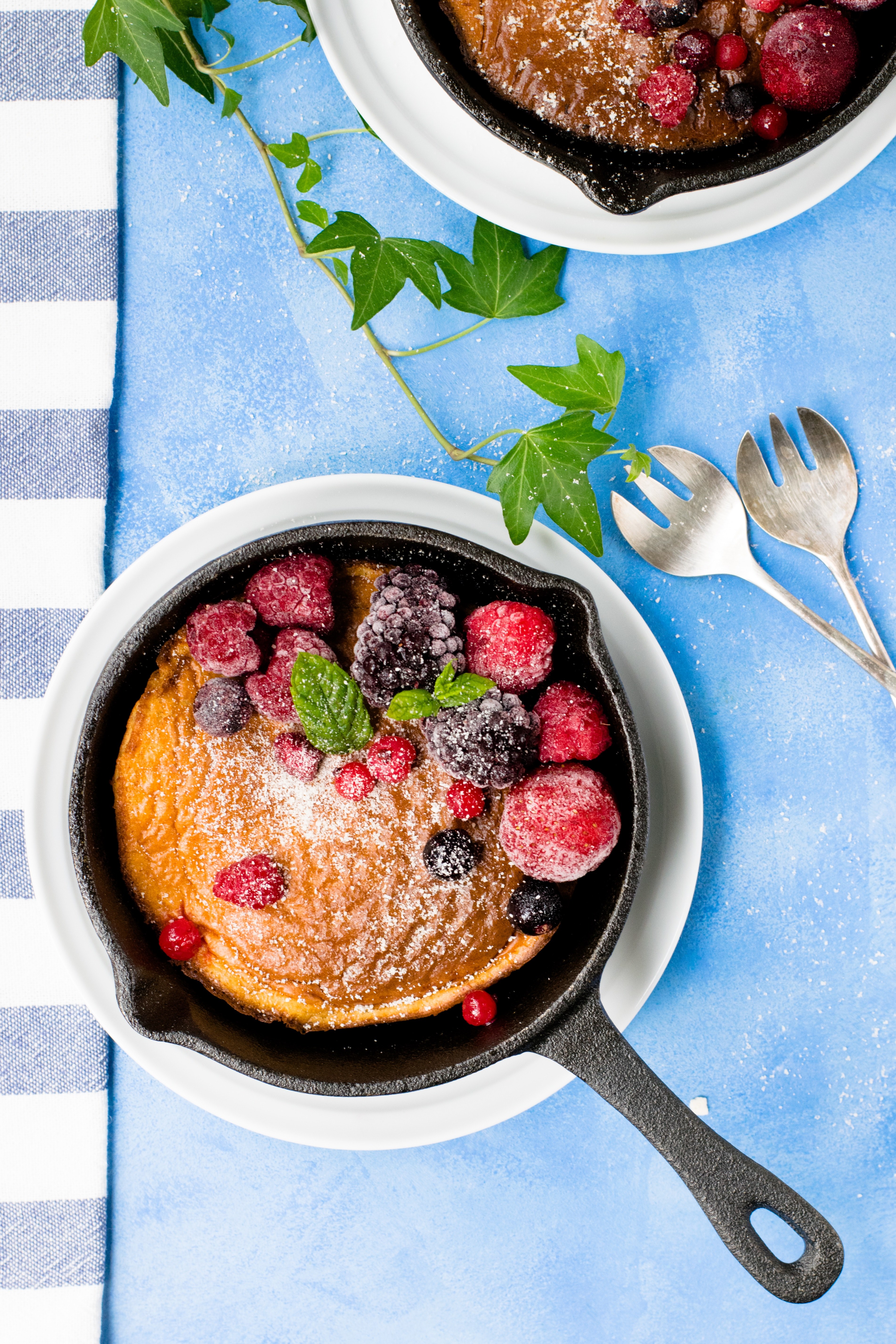 pancakes in cast iron skillet with berries and blue cloth, dutch baby pancake 4k, Phone HD Wallpaper