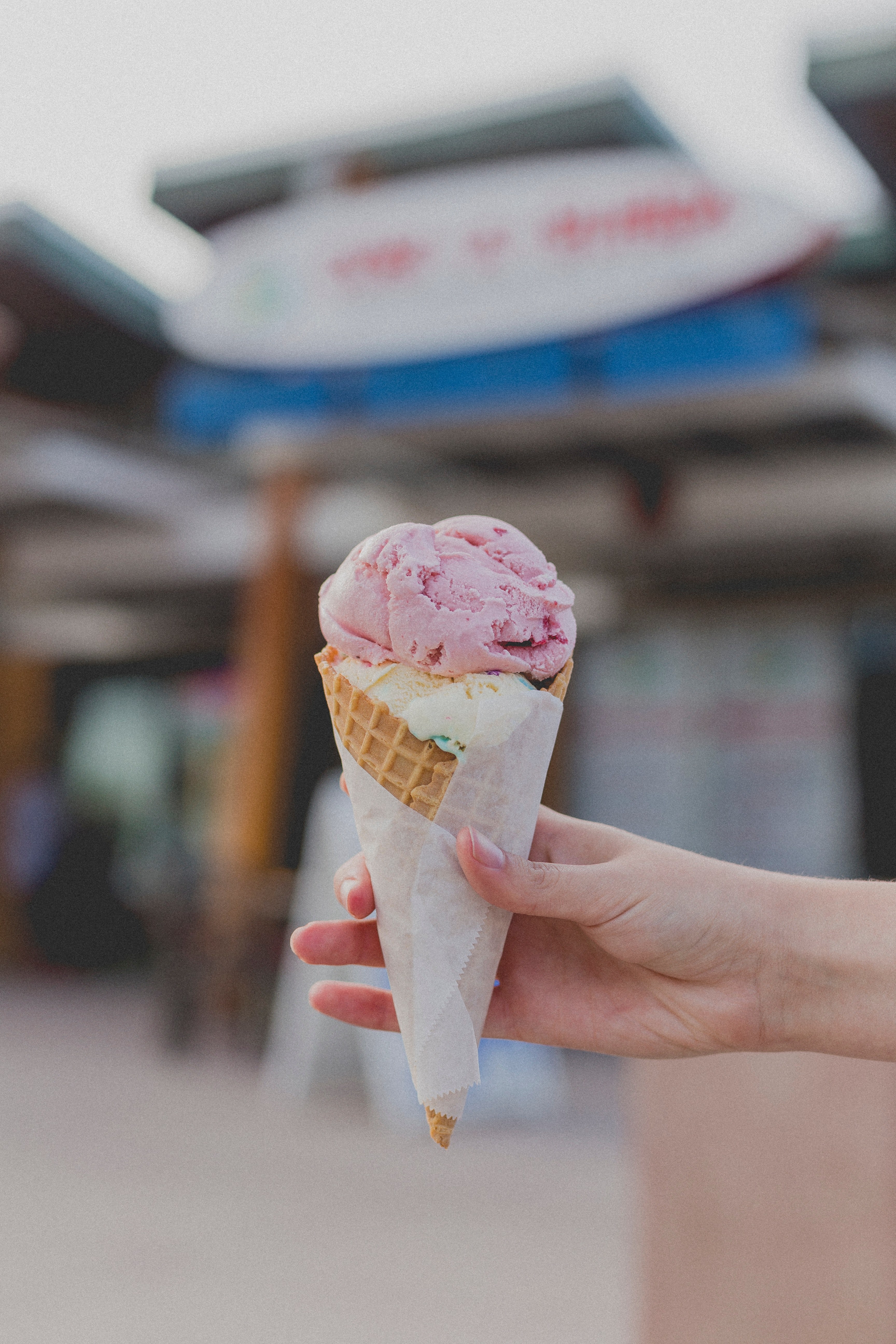 ice cream hand ice cream cone and tissue hd, 4k, Phone HD Wallpaper