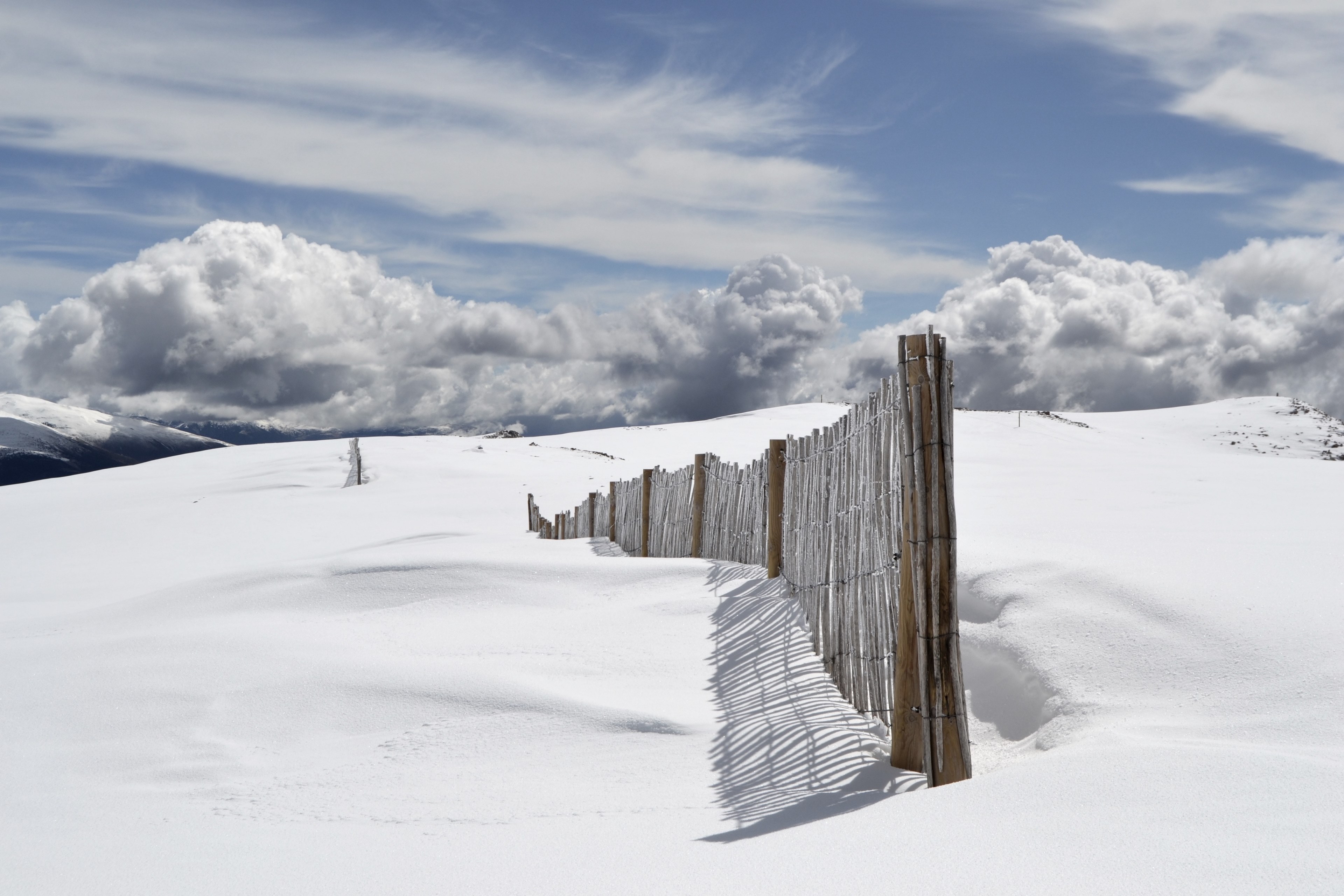 the end of a wooden fence traveling along a snow covered mountain, fence on snowy mountain 4k, HD Wallpaper