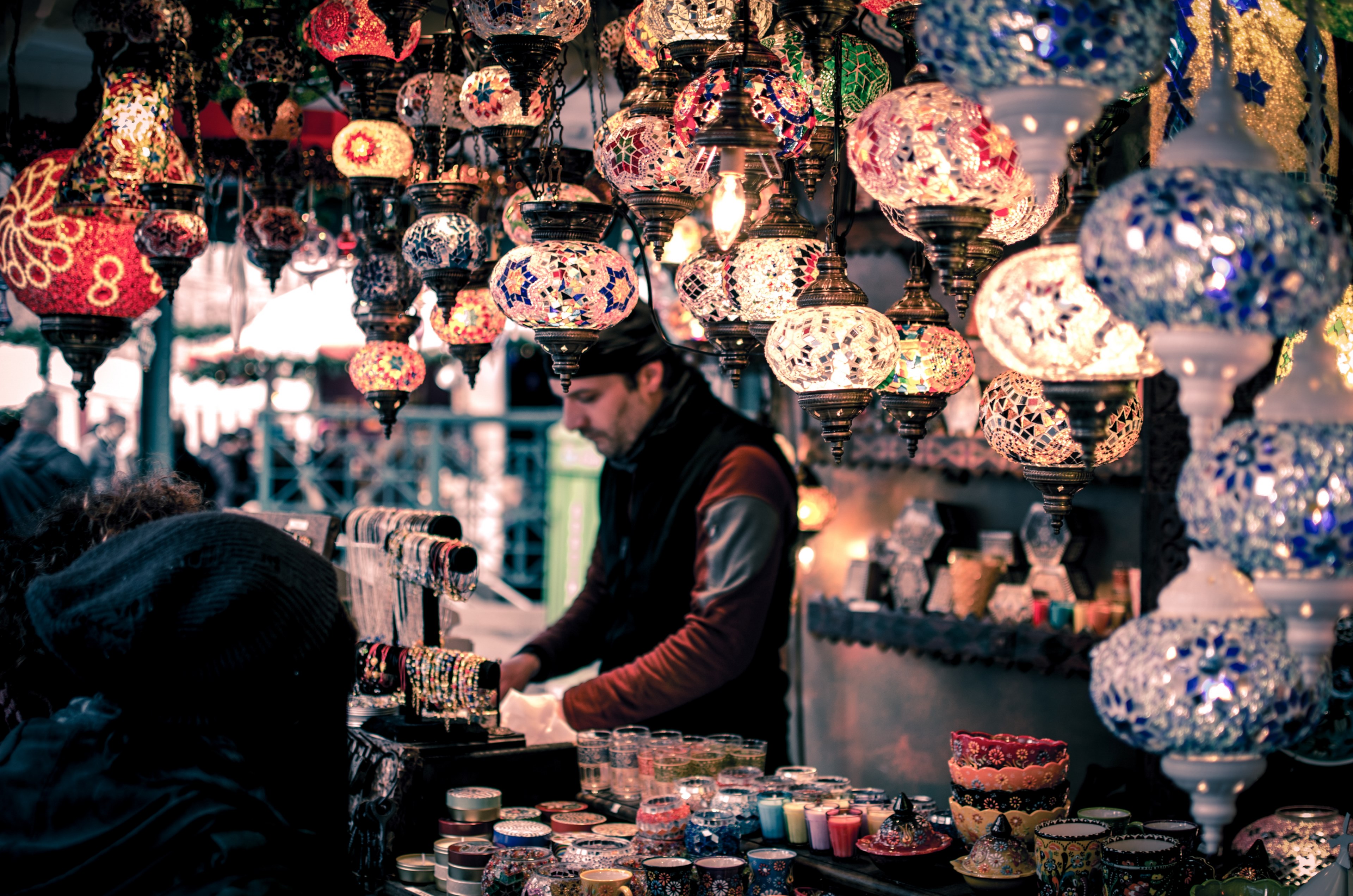 colorful lanterns hanging above a street market stall with various decorative items, lanterns at a bazaar 4k, HD Wallpaper