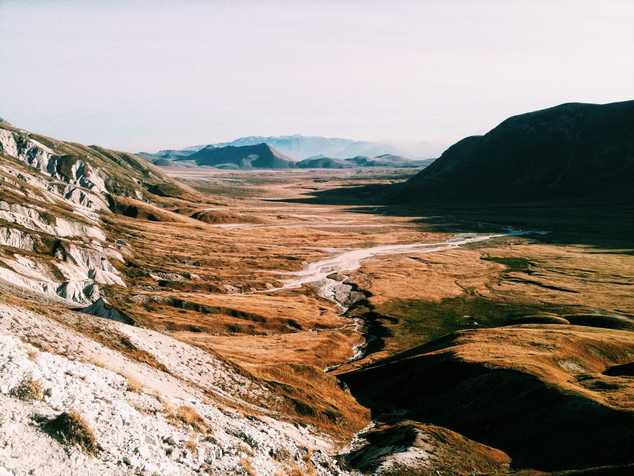 a dry barren valley in italy, italian valley 4k, HD Wallpaper
