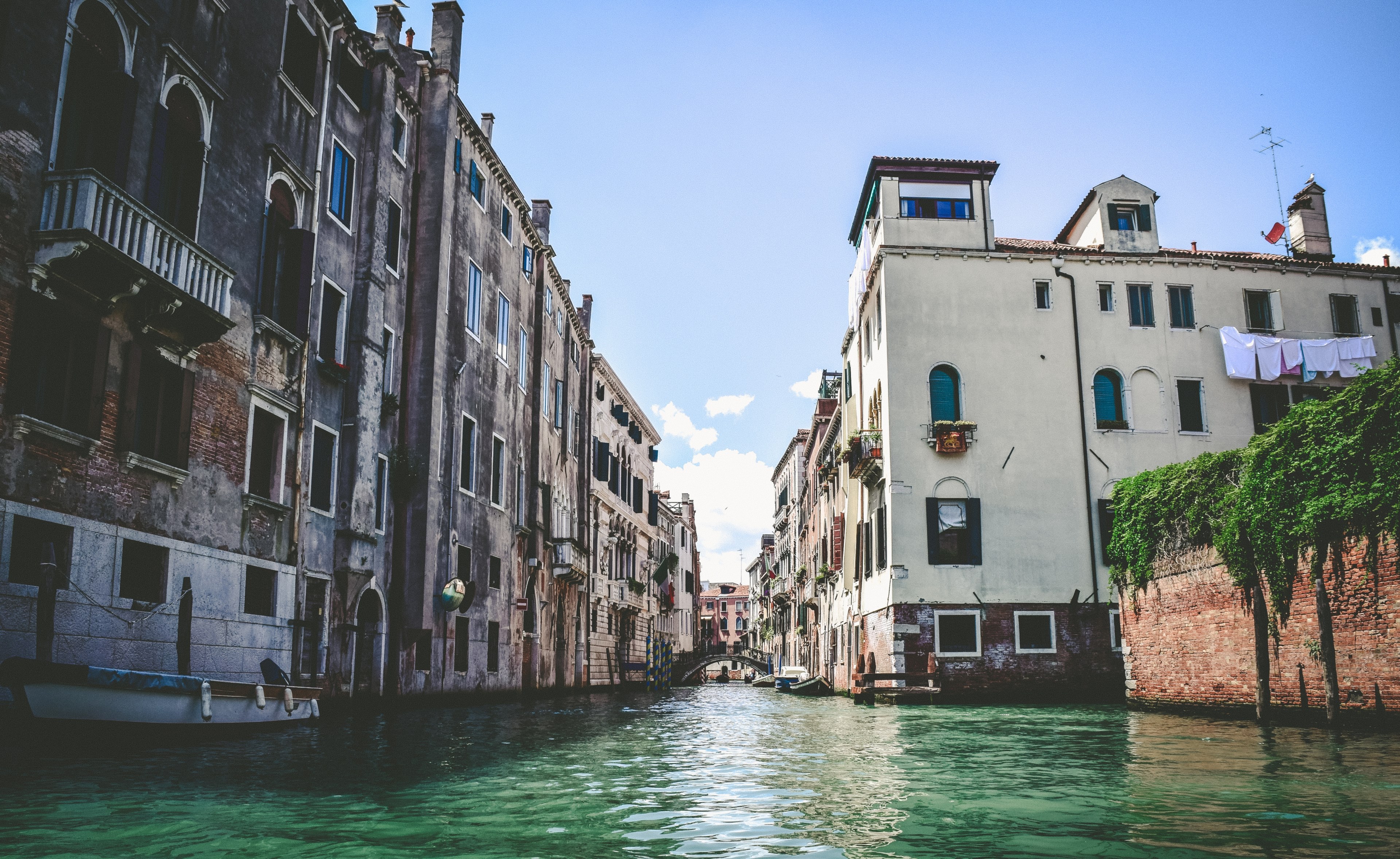 river water building and waterfront 4k, HD Wallpaper