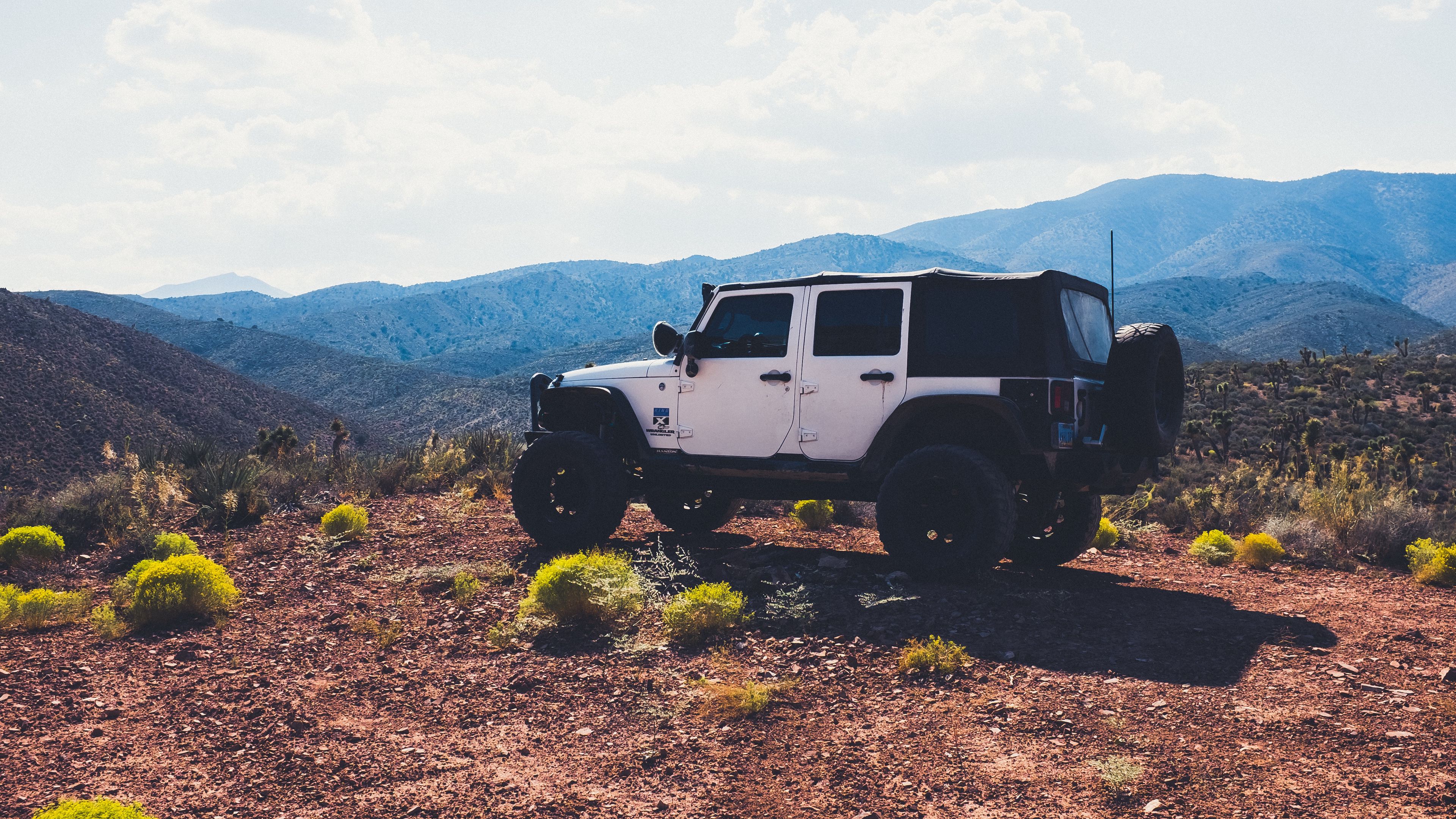 suv, mountains, sky, 4k, HD Wallpaper