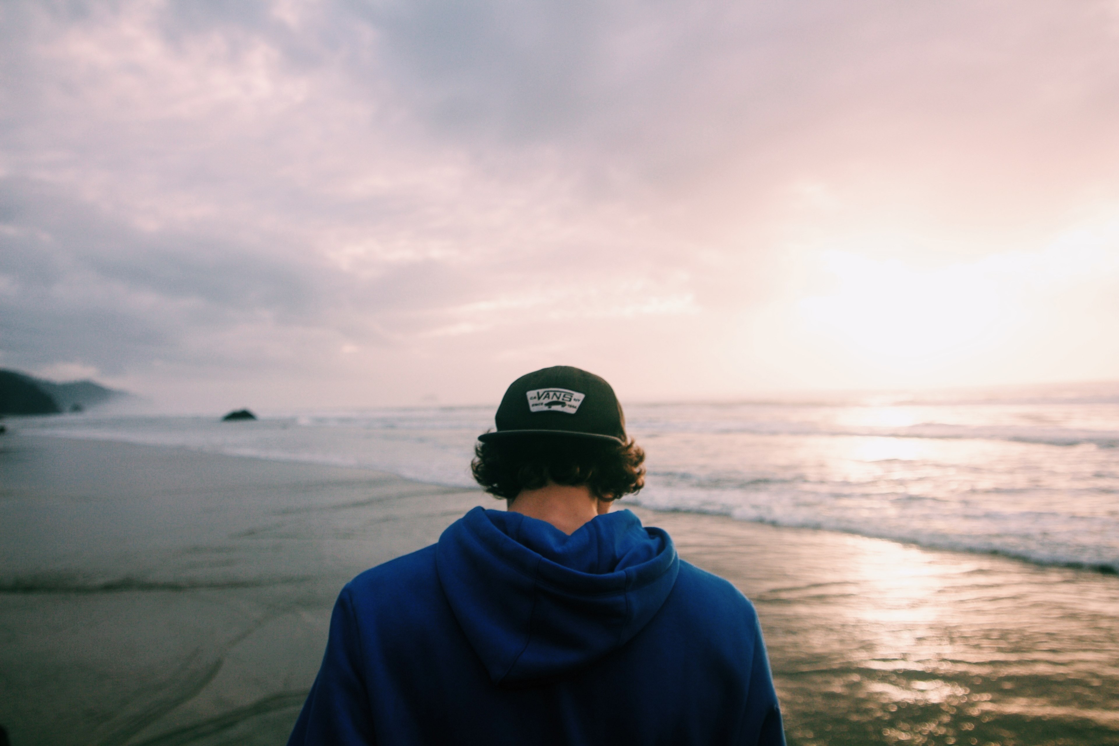 walking behind a man in a baseball hat on the ocean shore, lost boy 4k, HD Wallpaper