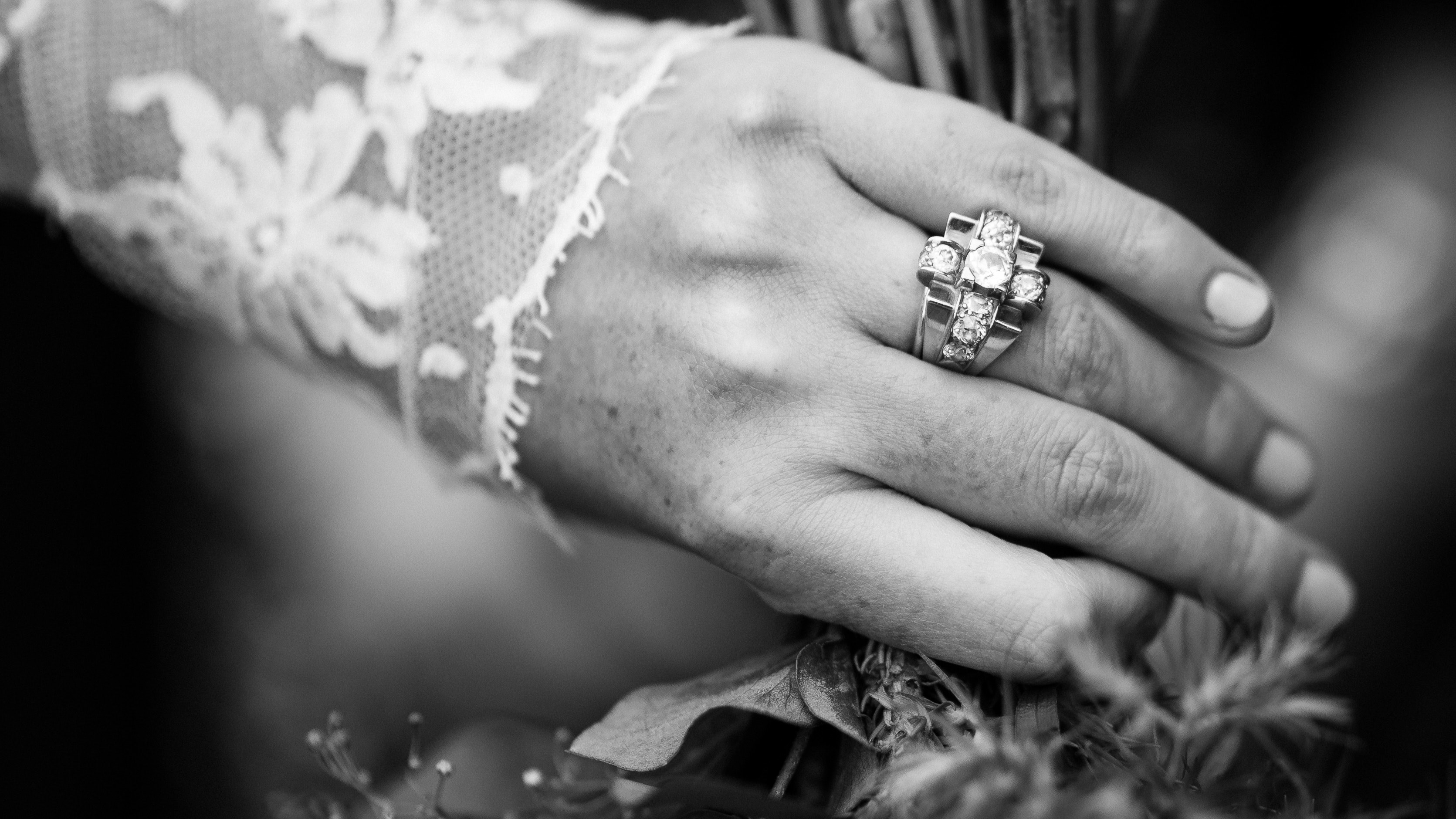 bride wearing long lace sleeves and wedding ring in sainte marie de r, bride with big ring 4k, HD Wallpaper