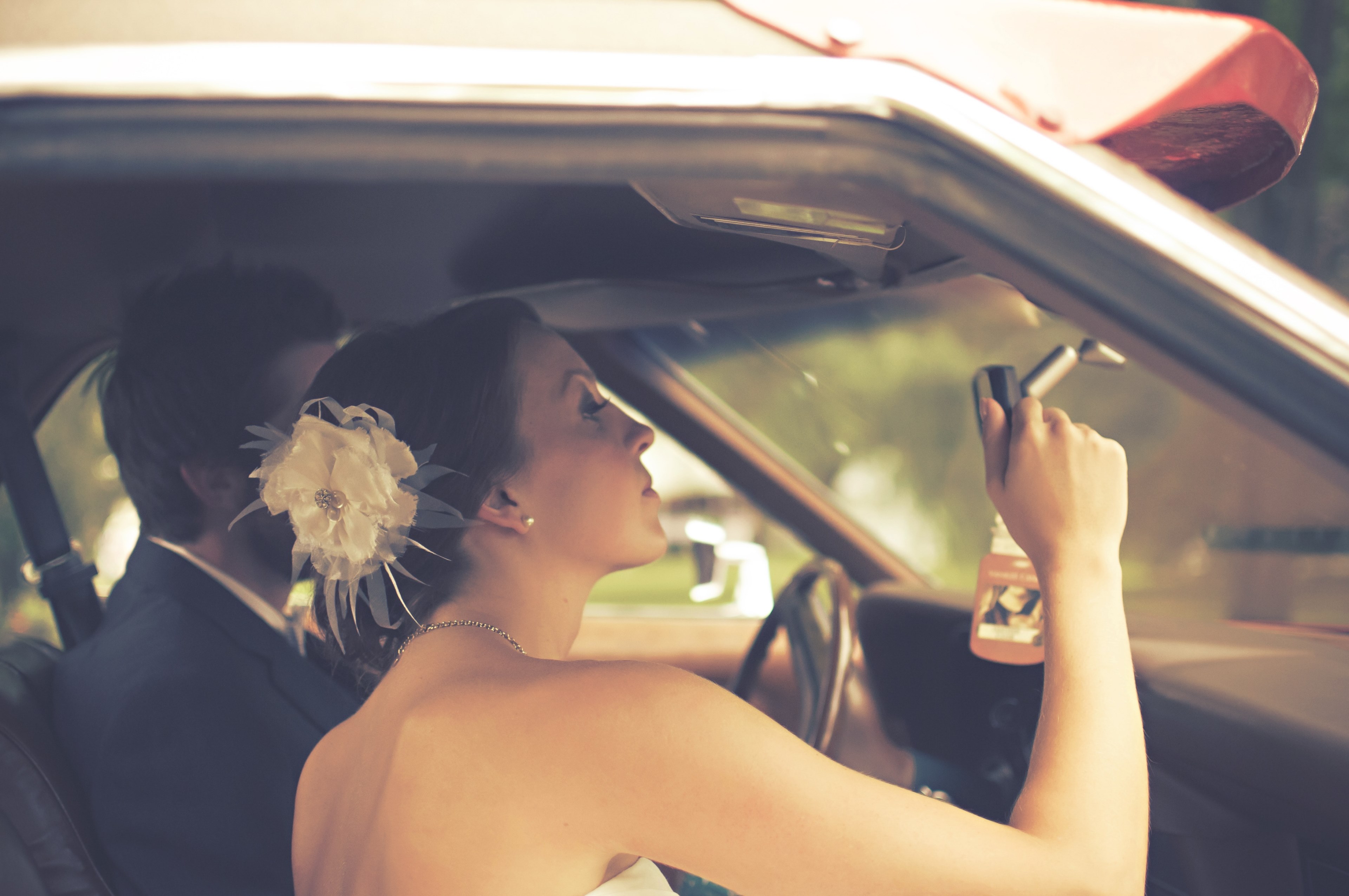 wedding shot of young bride with flowerette and groom in suit sitting in car, young bride and groom in car 4k, HD Wallpaper