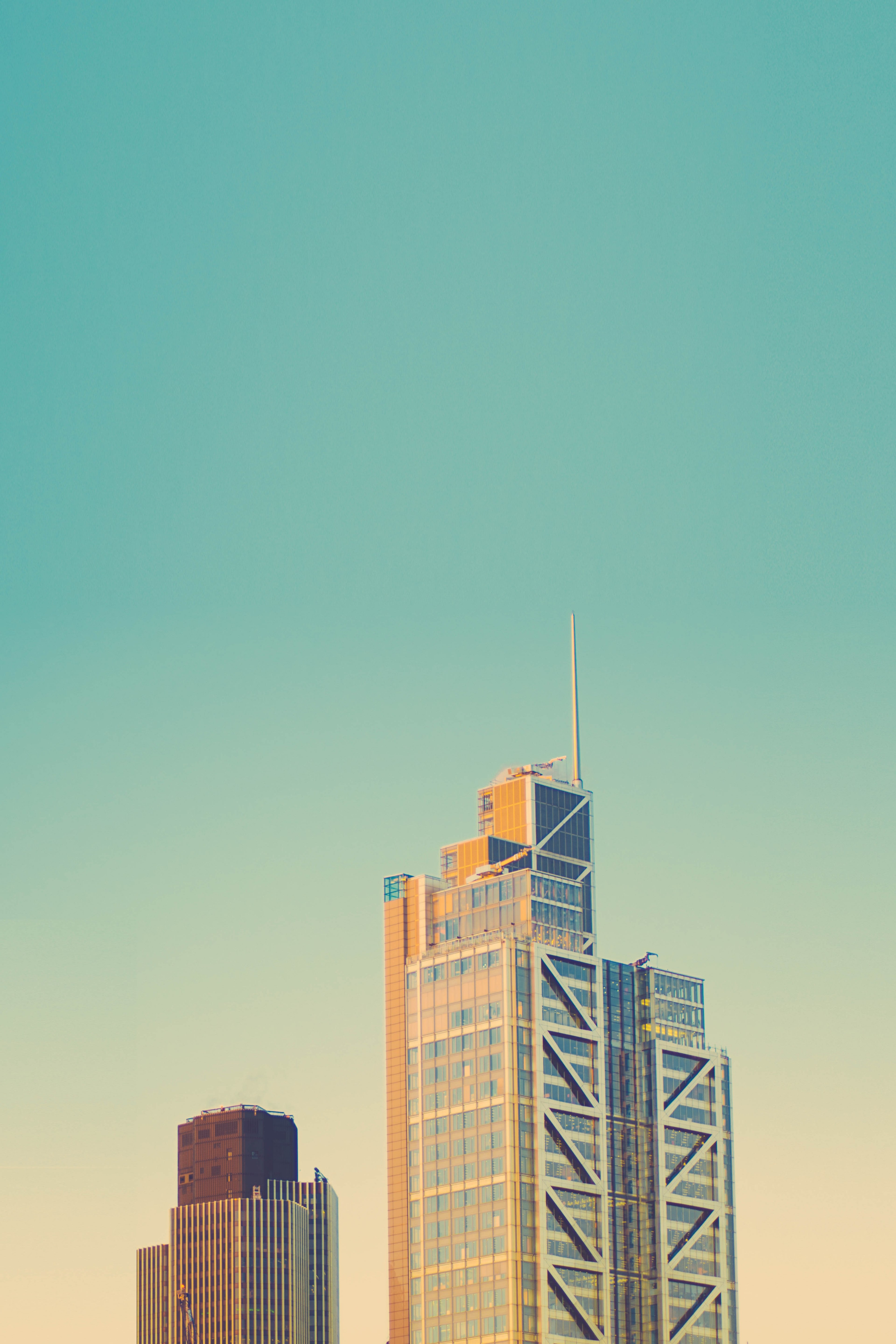 the top part of a skyscraper against an azure sky, 7am in central london 4k, Phone HD Wallpaper