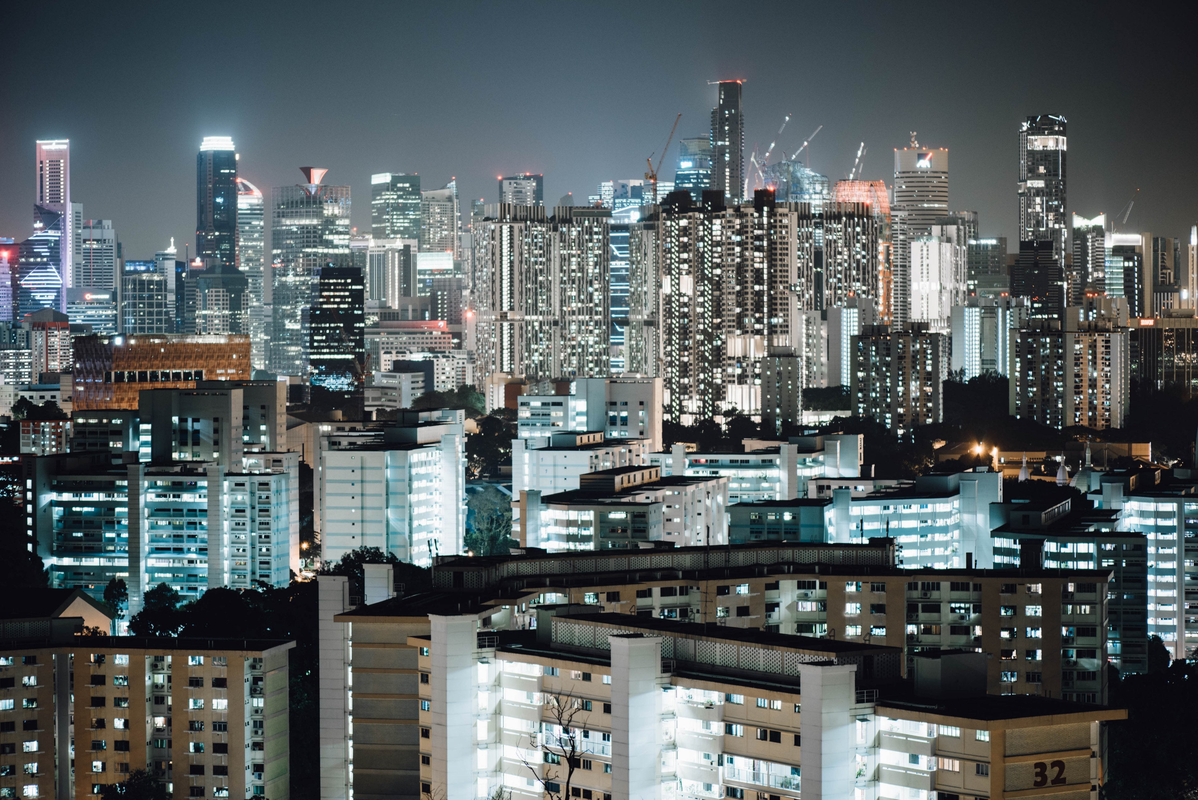 bright lights in high rises and skyscrapers in a city after dusk, city after dusk 4k, HD Wallpaper
