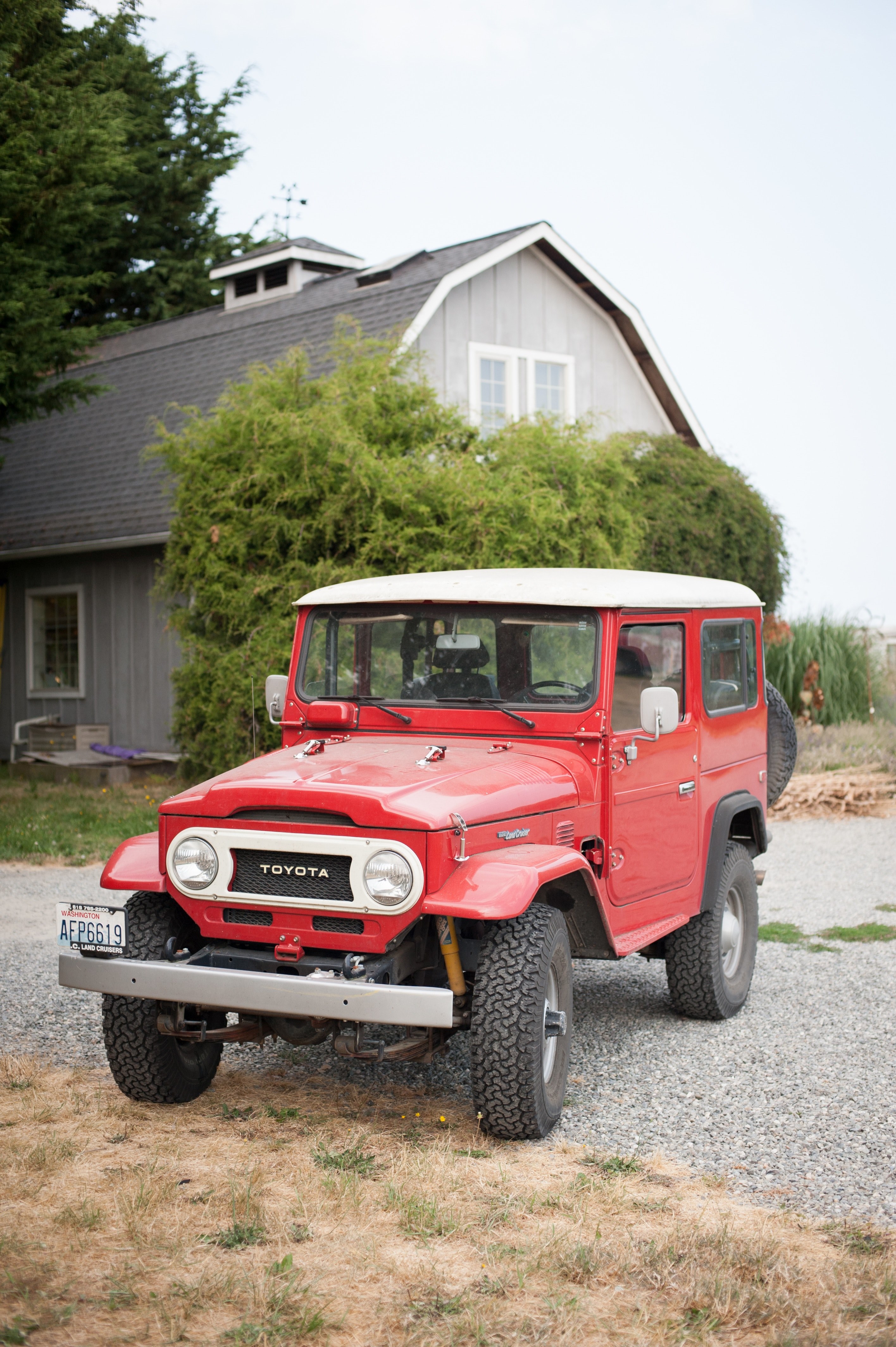 red jeep land cruiser and car hd, 4k, Phone HD Wallpaper